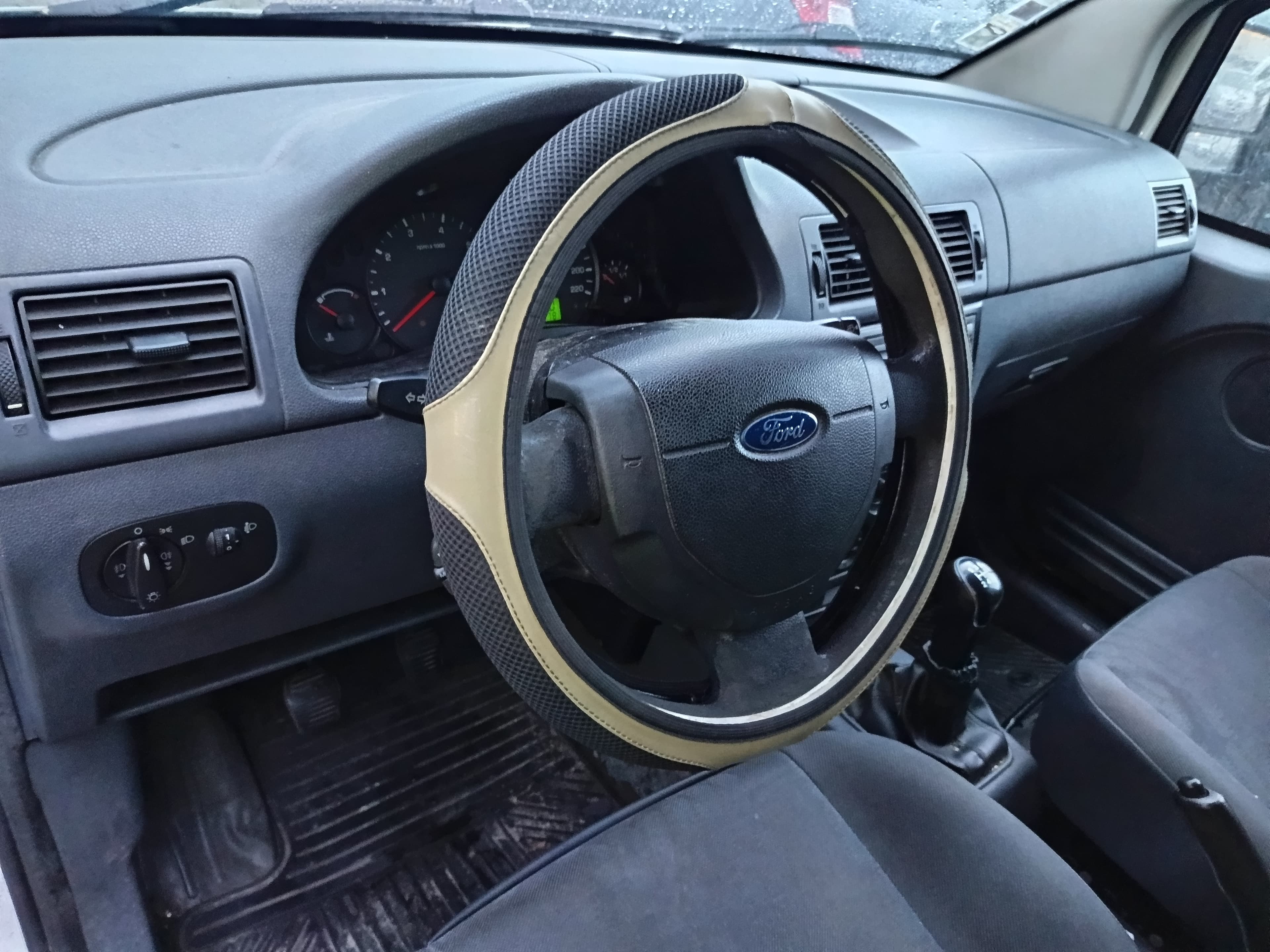 Ford Transit Connect · Ano 2008 — image 28