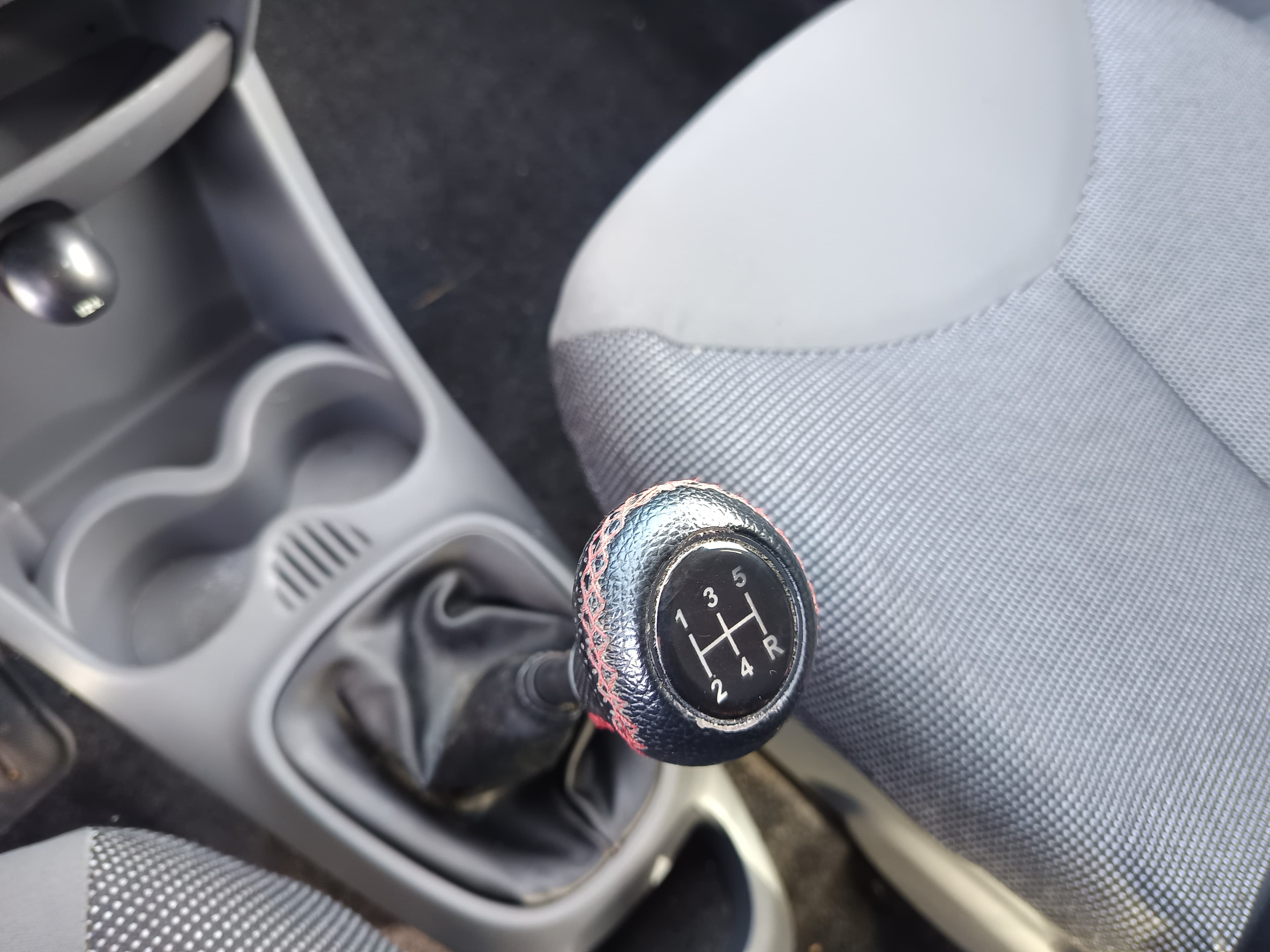 Peugeot 107 · Ano 2006 — image 35