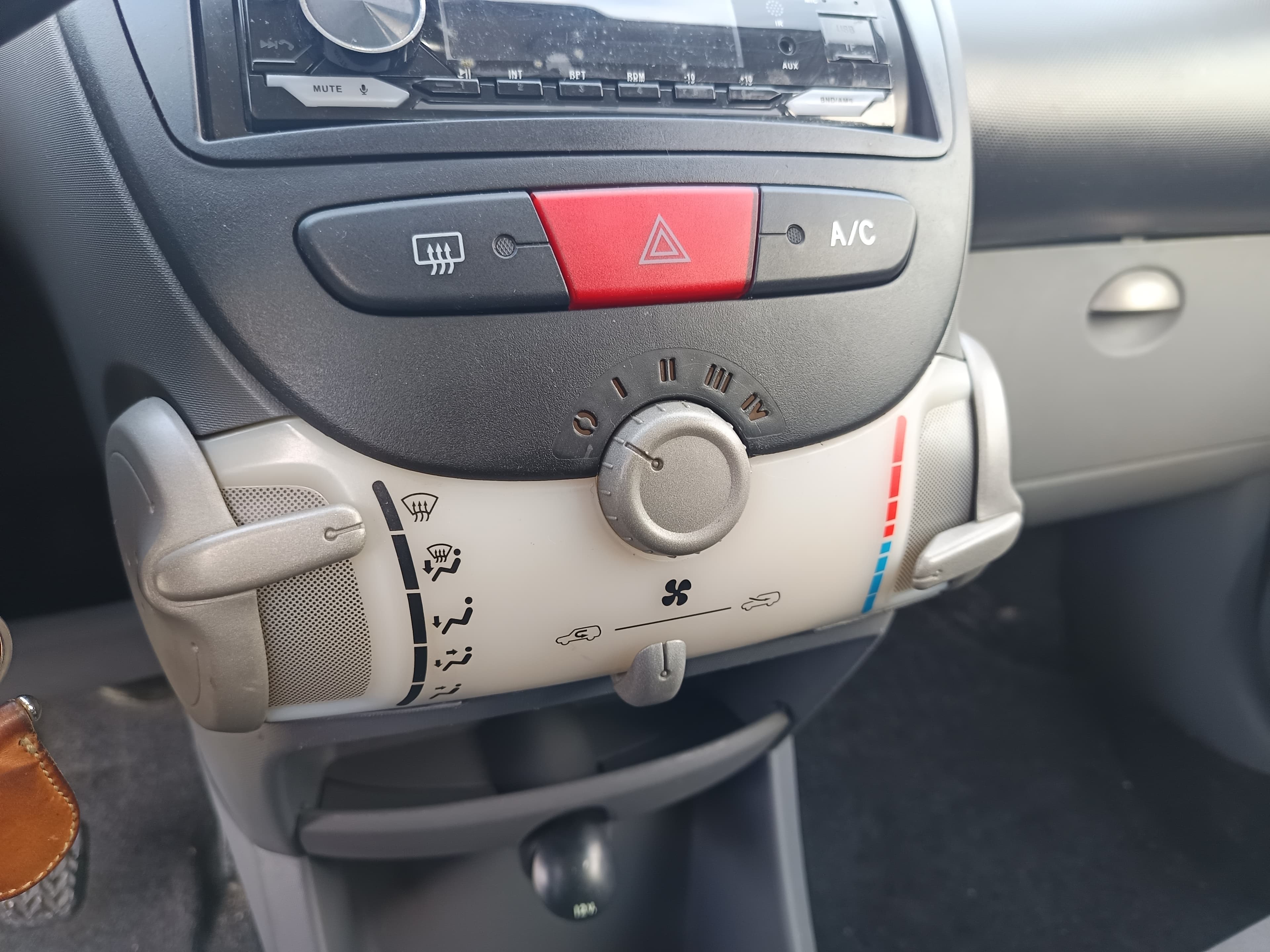 Peugeot 107 · Ano 2006 — image 34