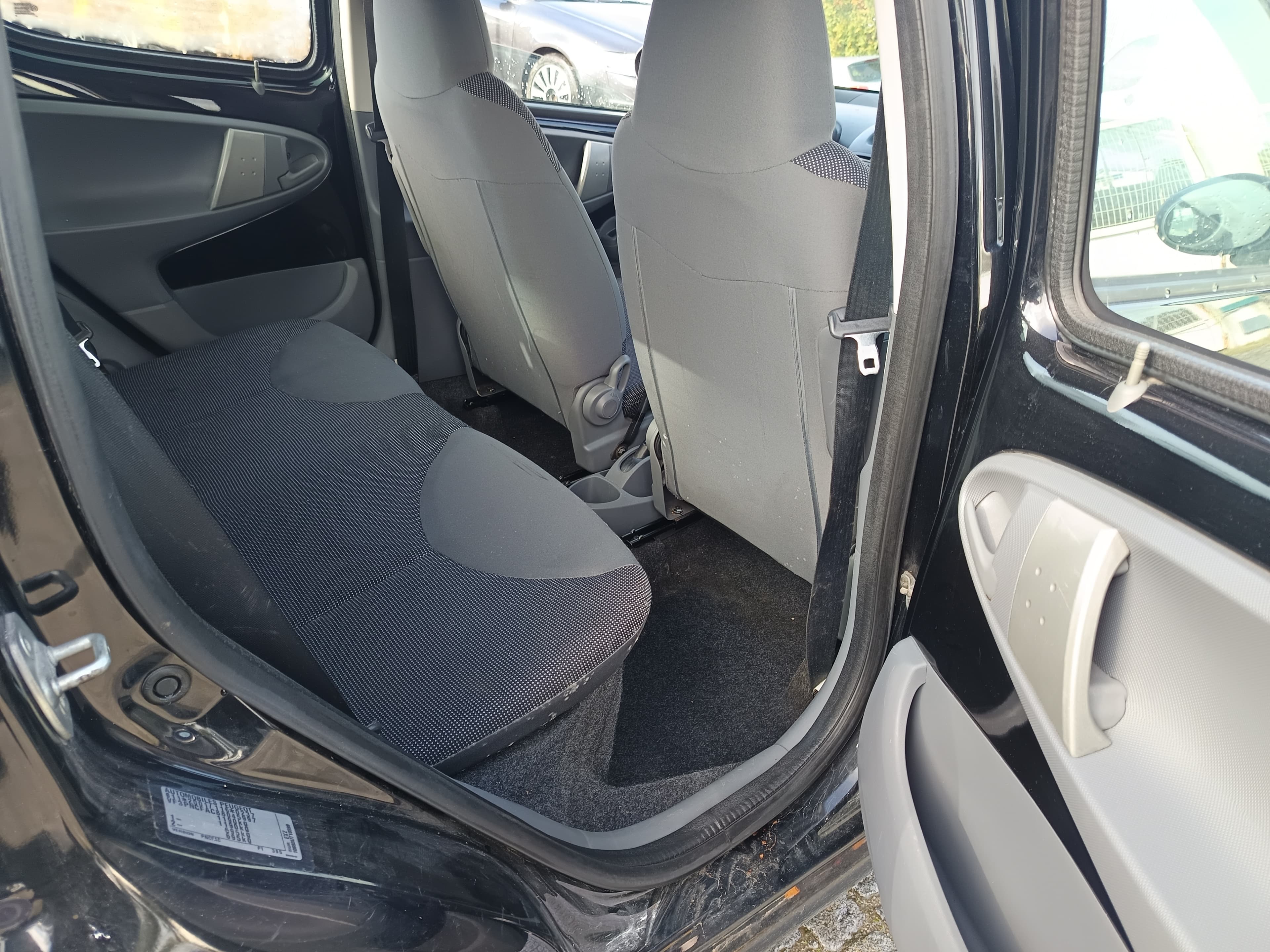 Peugeot 107 · Ano 2006 — image 19
