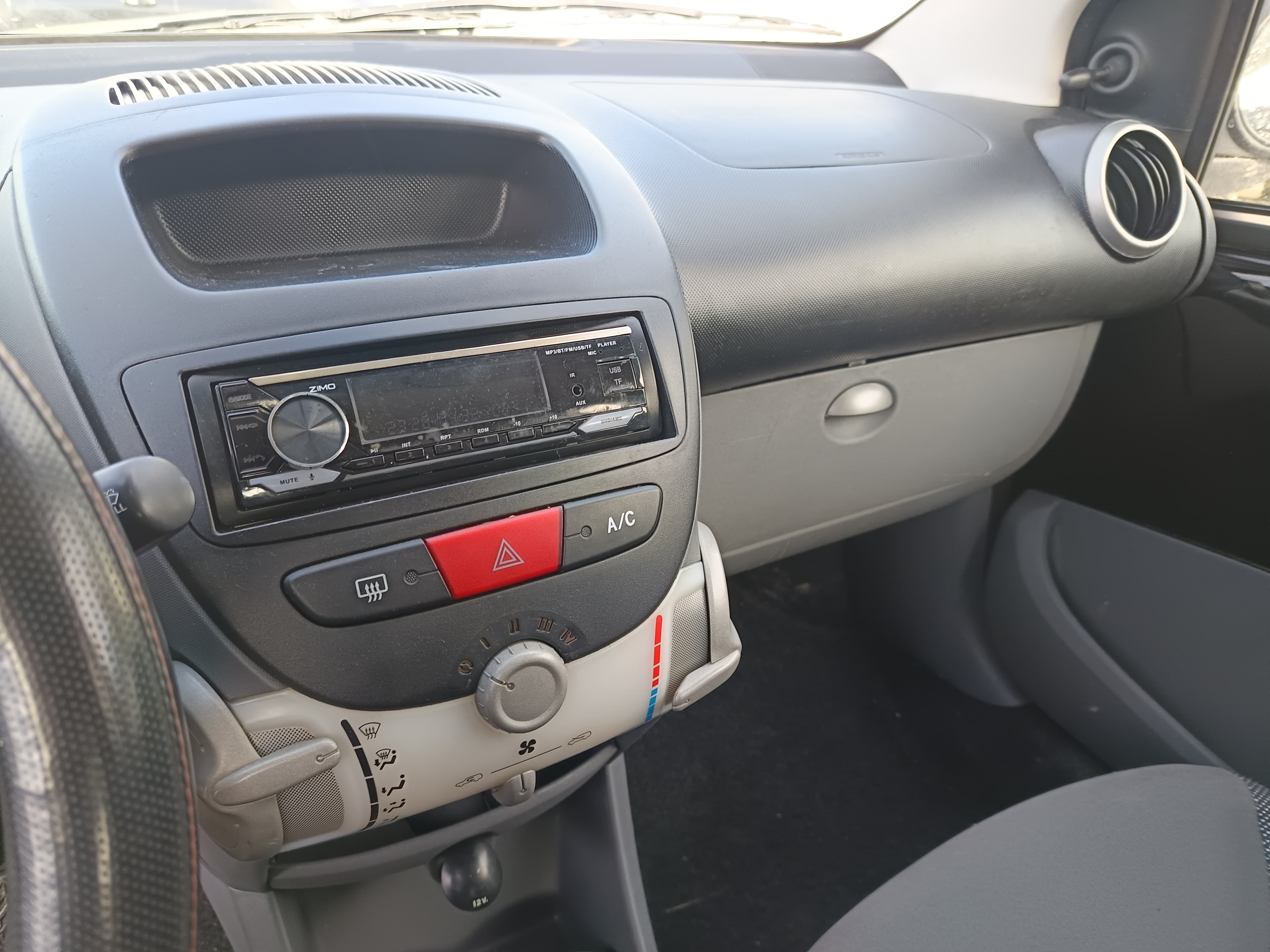 Peugeot 107 · Ano 2006 — image 33