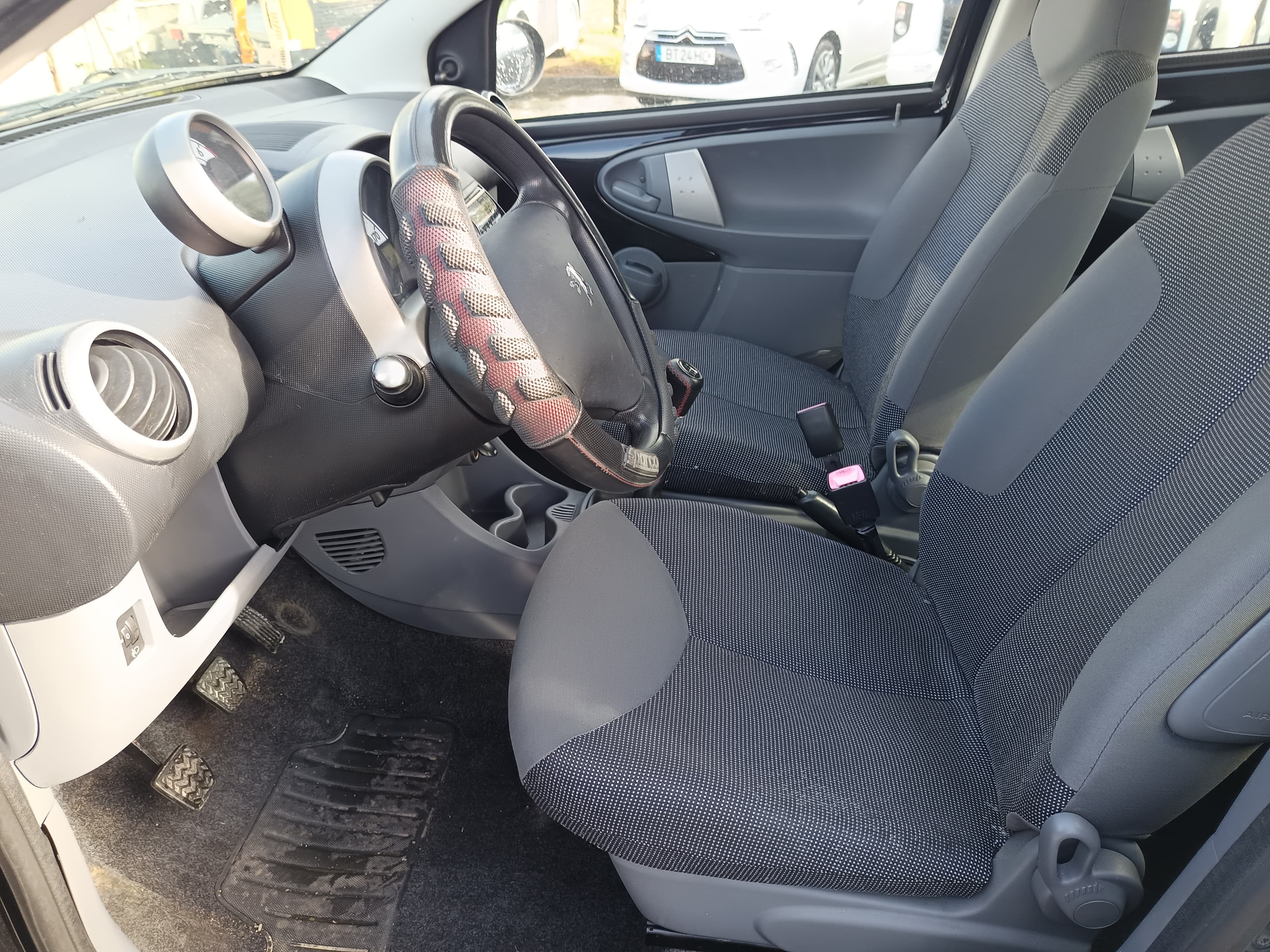 Peugeot 107 · Ano 2006 — image 30