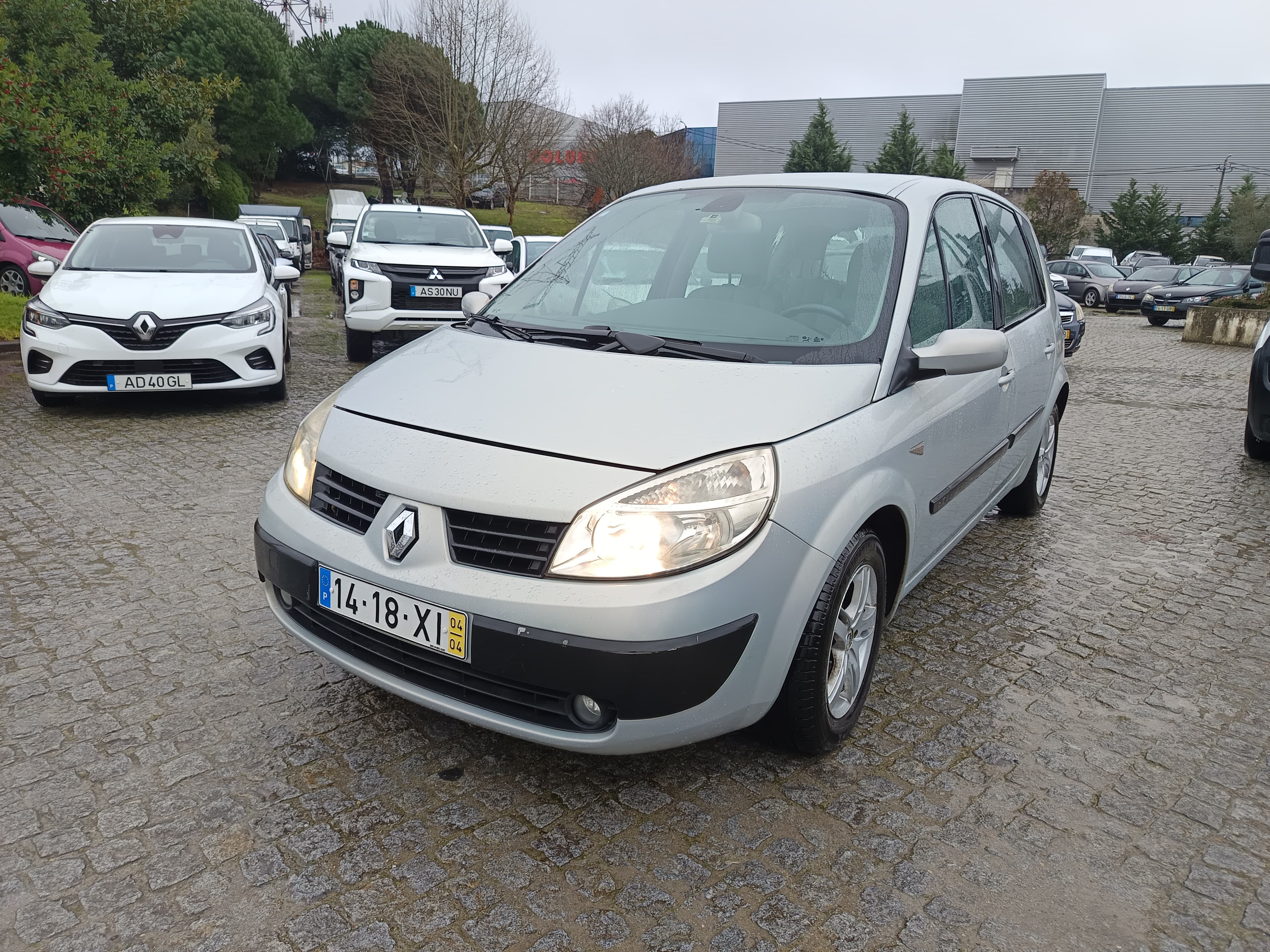 Renault Scénic · Ano 2004 — imagem 1