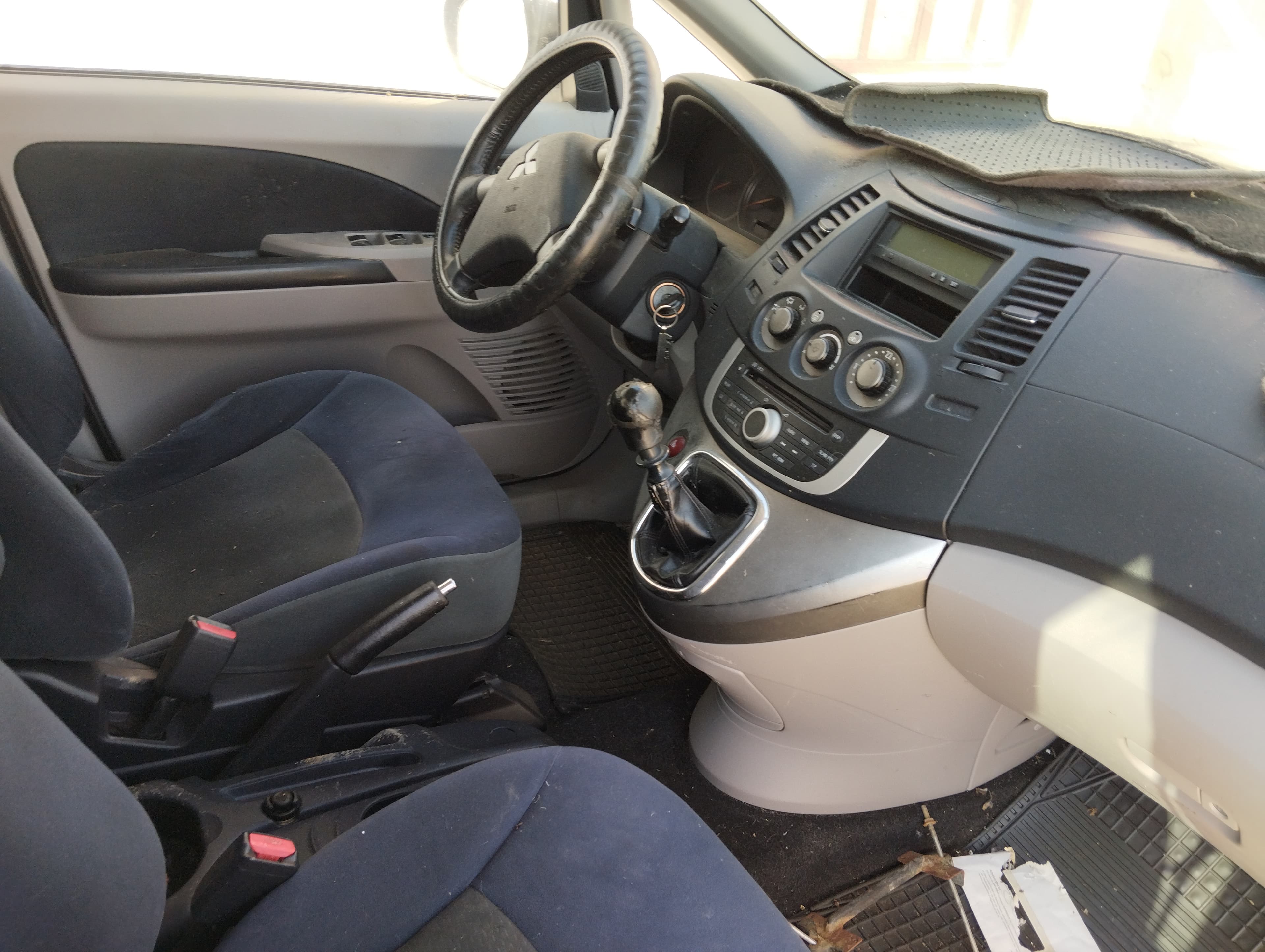 Mitsubishi Grandis NA4W 2.0 DI-D · Ano 2009 — imagen 8