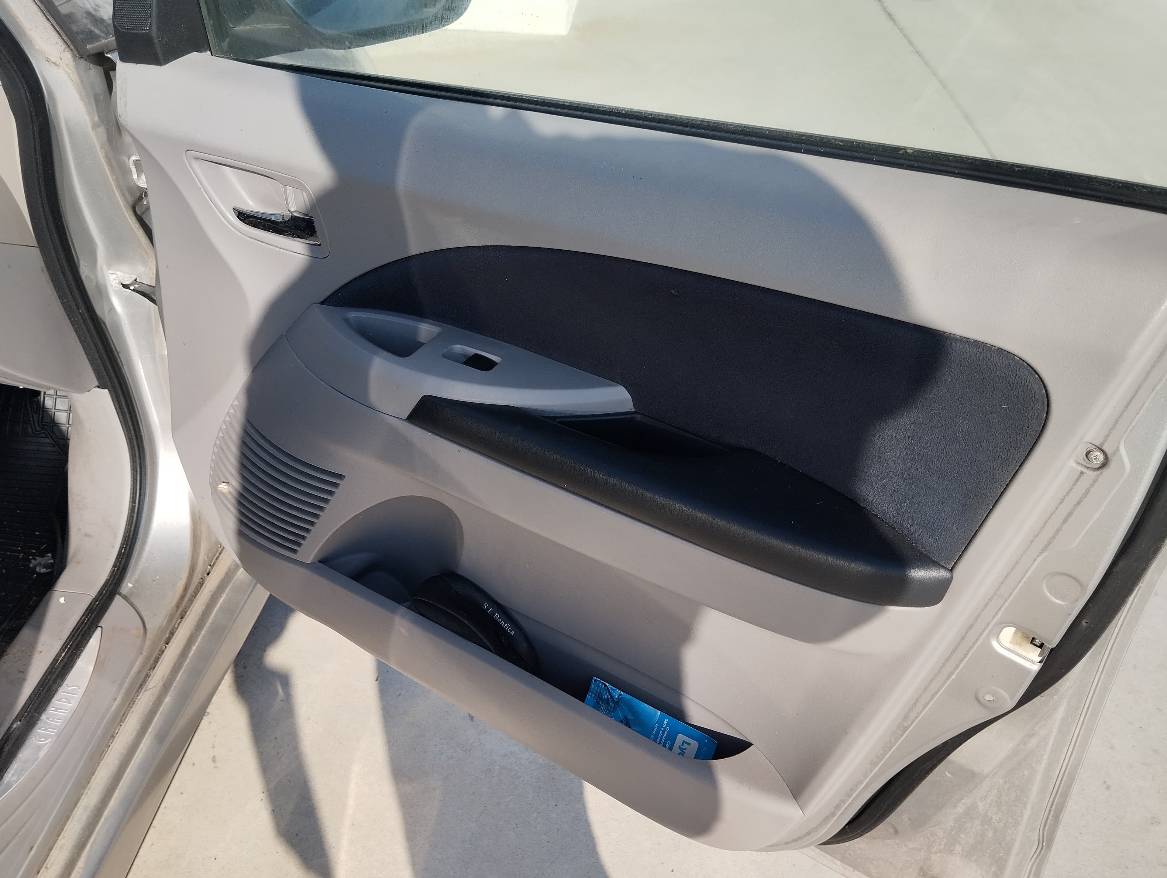 Mitsubishi Grandis NA4W 2.0 DI-D · Ano 2009 — imagen 12