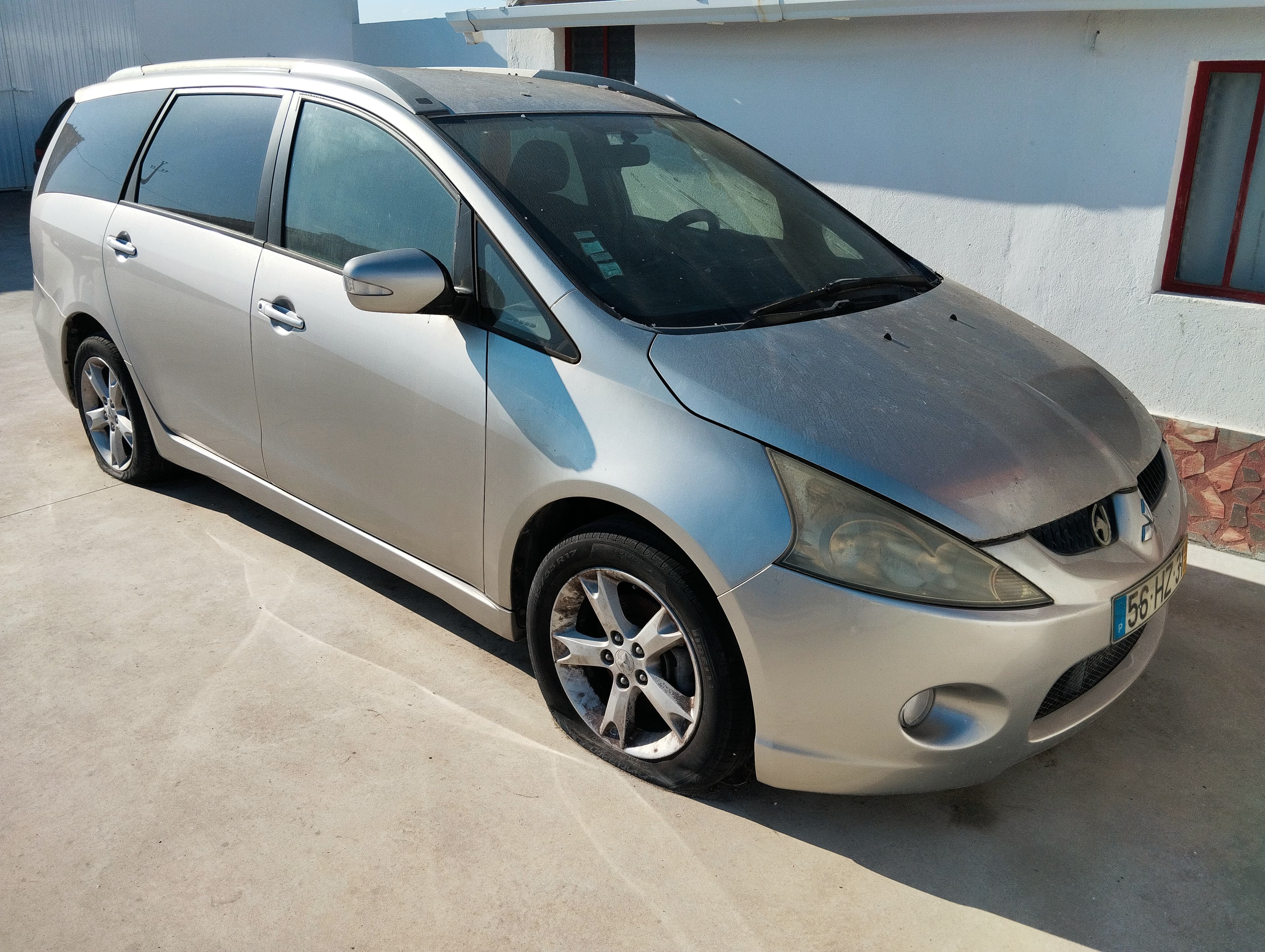Mitsubishi Grandis NA4W 2.0 DI-D · Ano 2009 — imagen 1