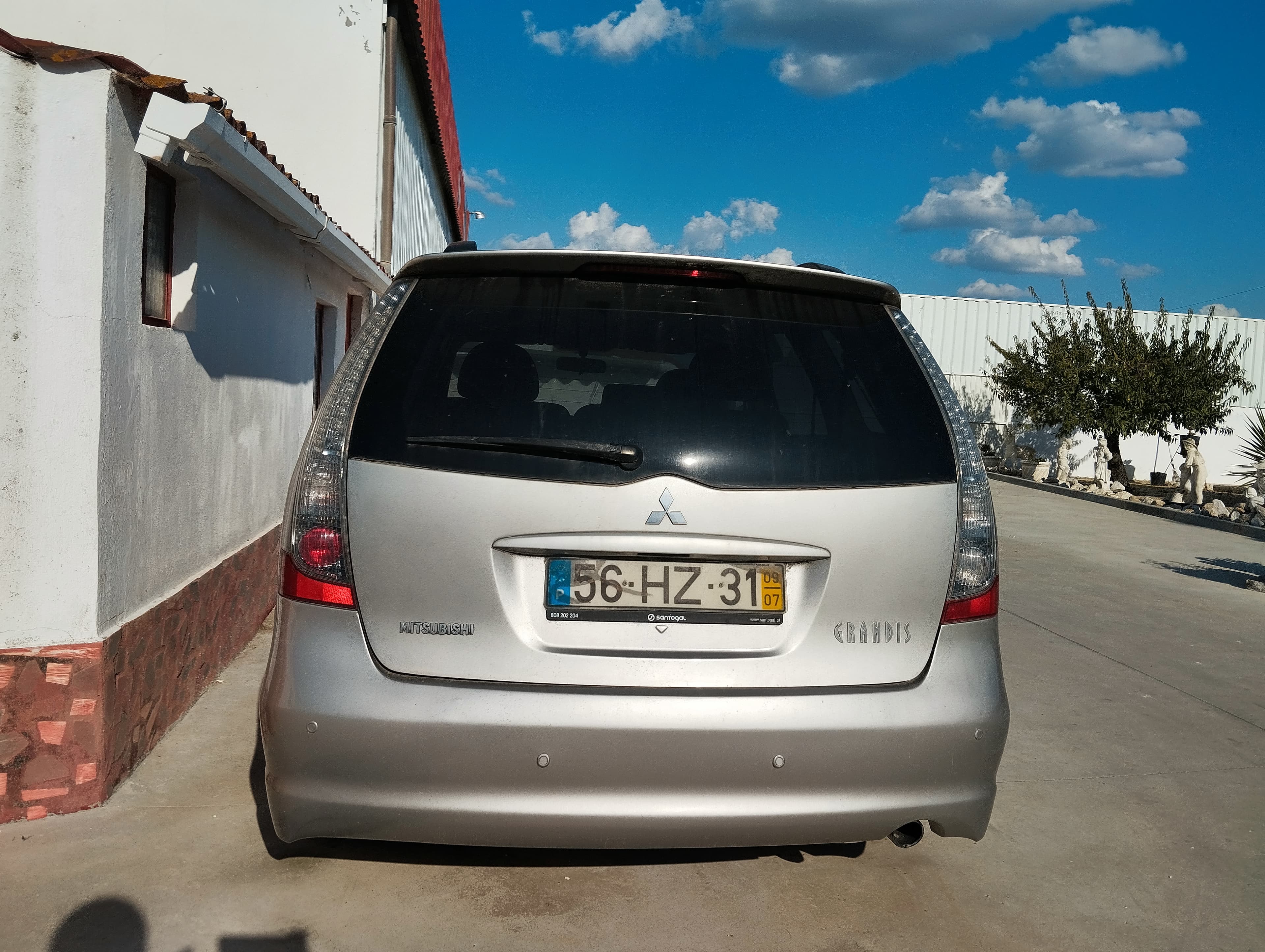 Mitsubishi Grandis NA4W 2.0 DI-D · Ano 2009 — imagen 5