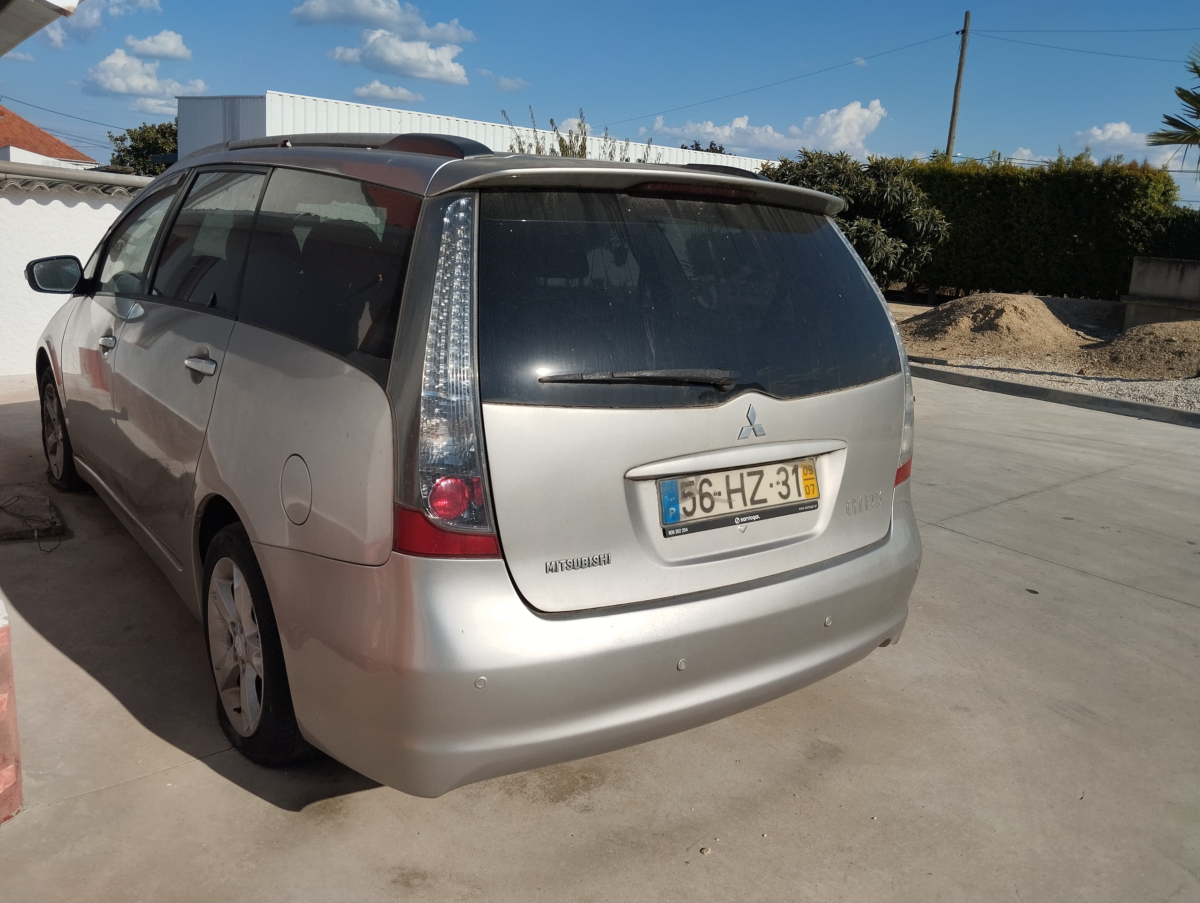 Mitsubishi Grandis NA4W 2.0 DI-D · Ano 2009 — imagen 6