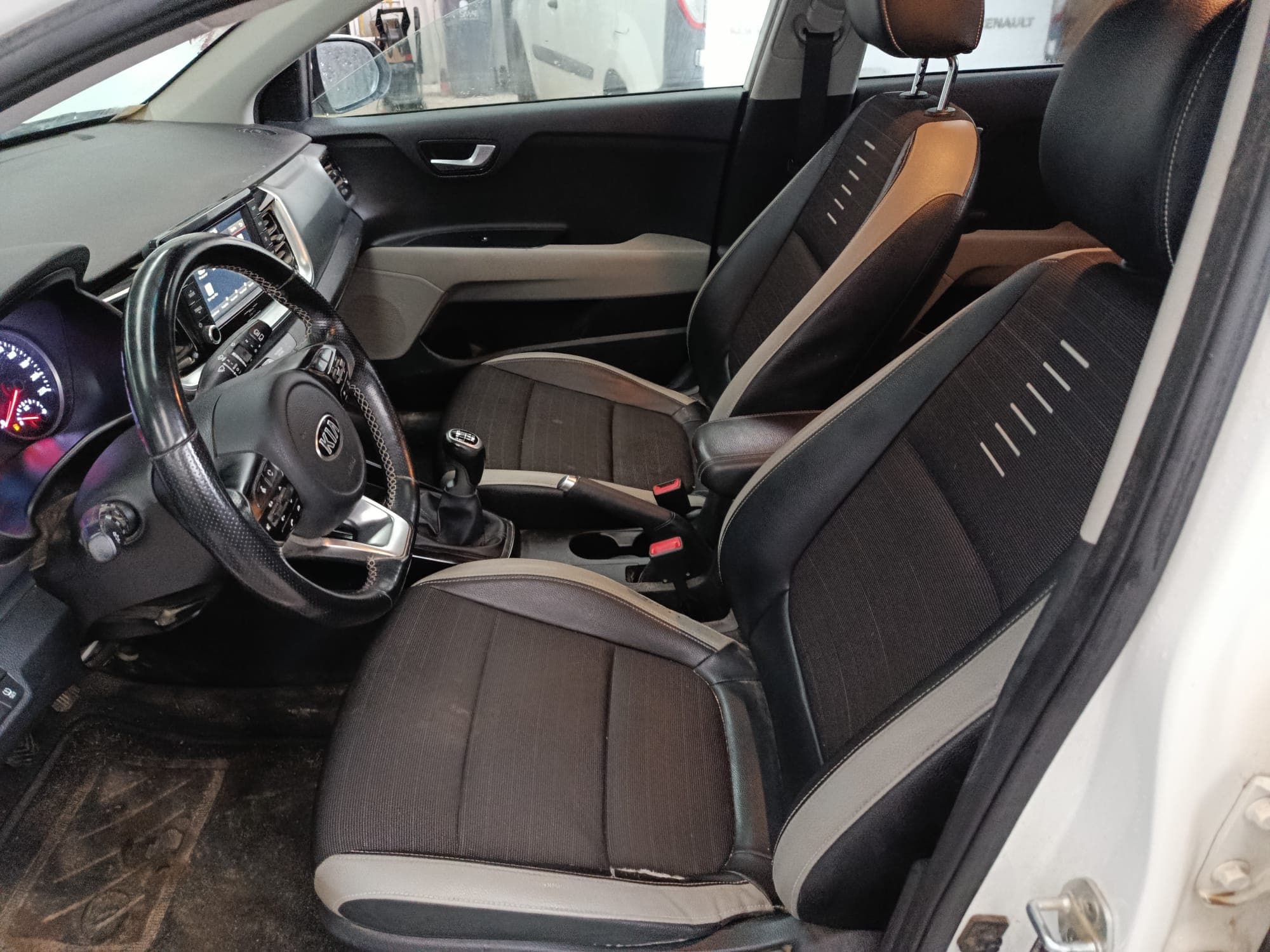 Kia Stonic · Ano 2018 — imagem 15
