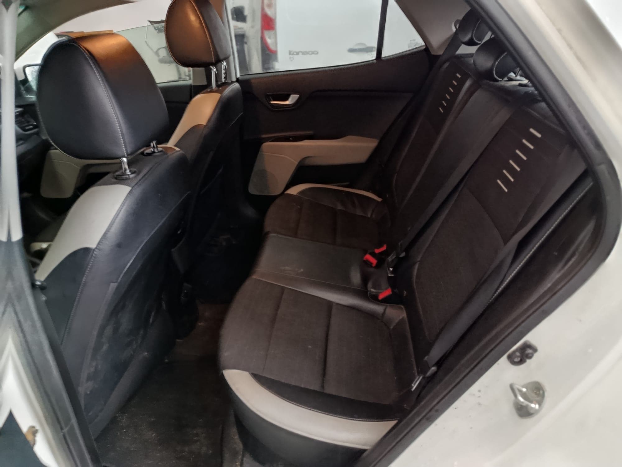 Kia Stonic · Ano 2018 — imagem 21