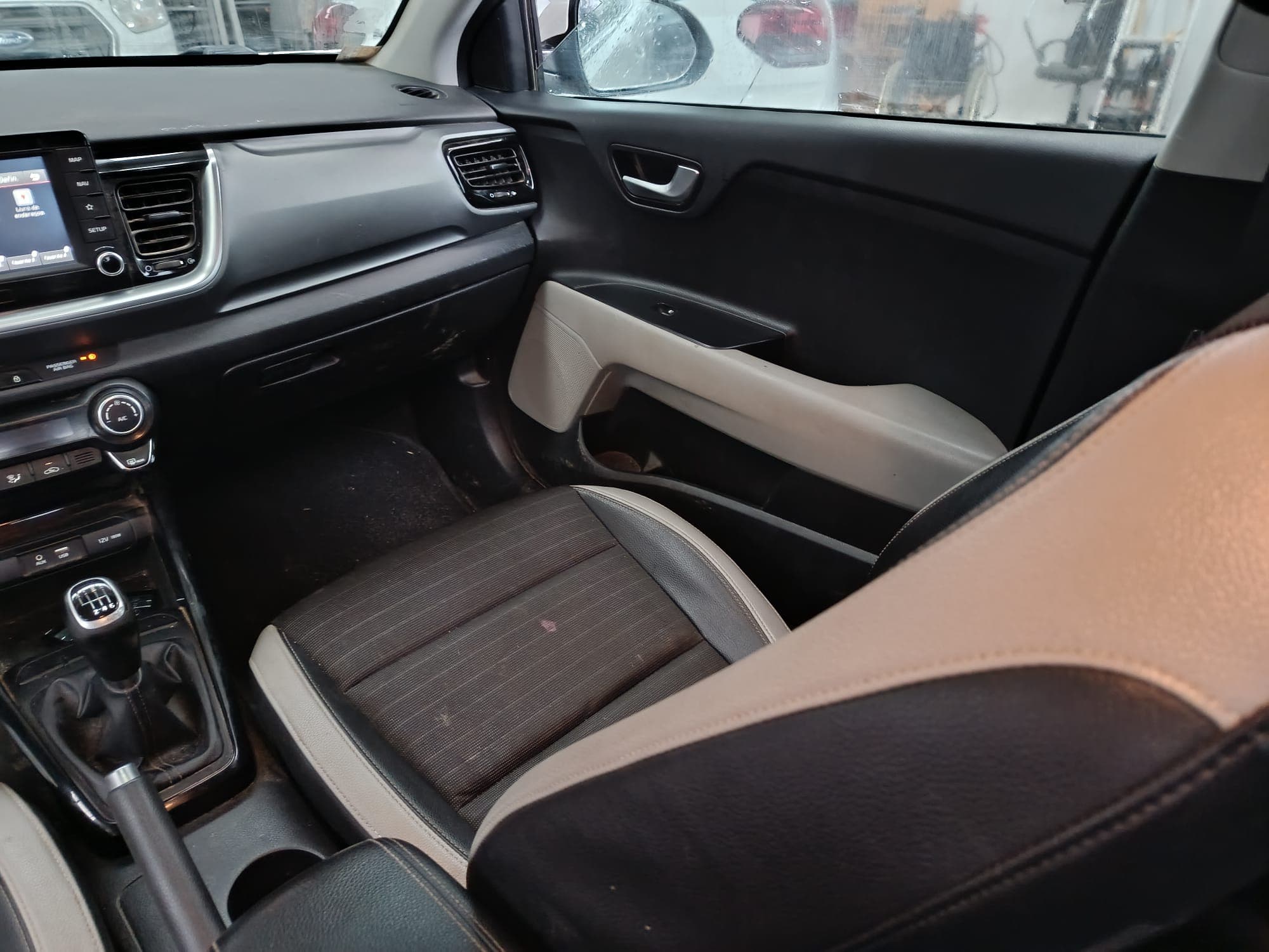 Kia Stonic · Ano 2018 — imagem 22