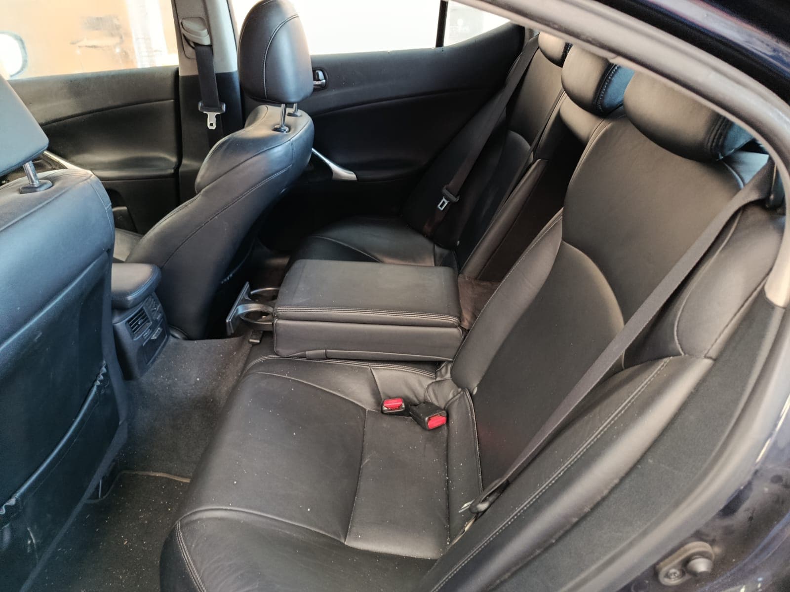 Lexus IS 220 d · Ano 2008 — image 12