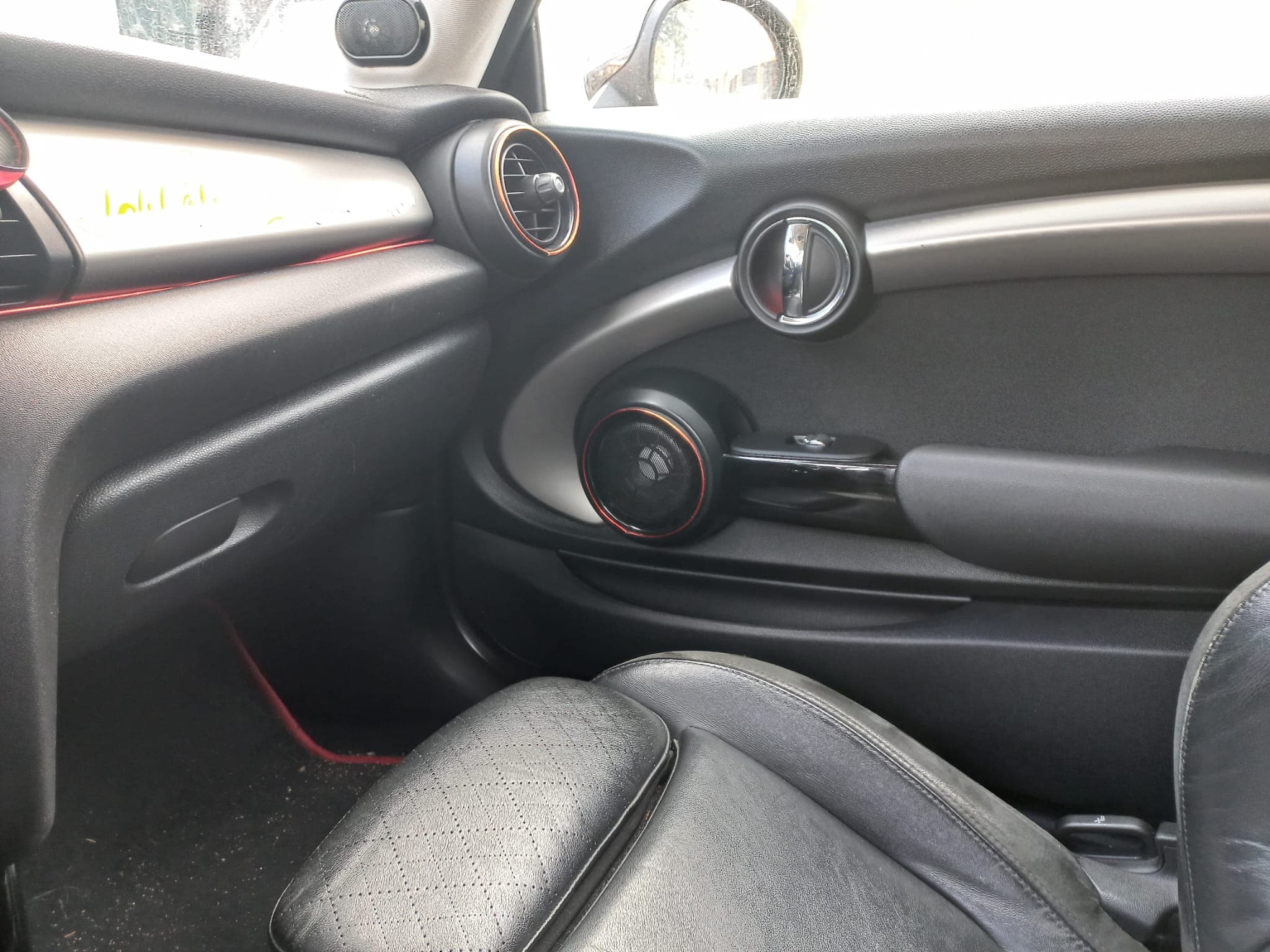 Mini Cooper D · Ano 2015 — image 11