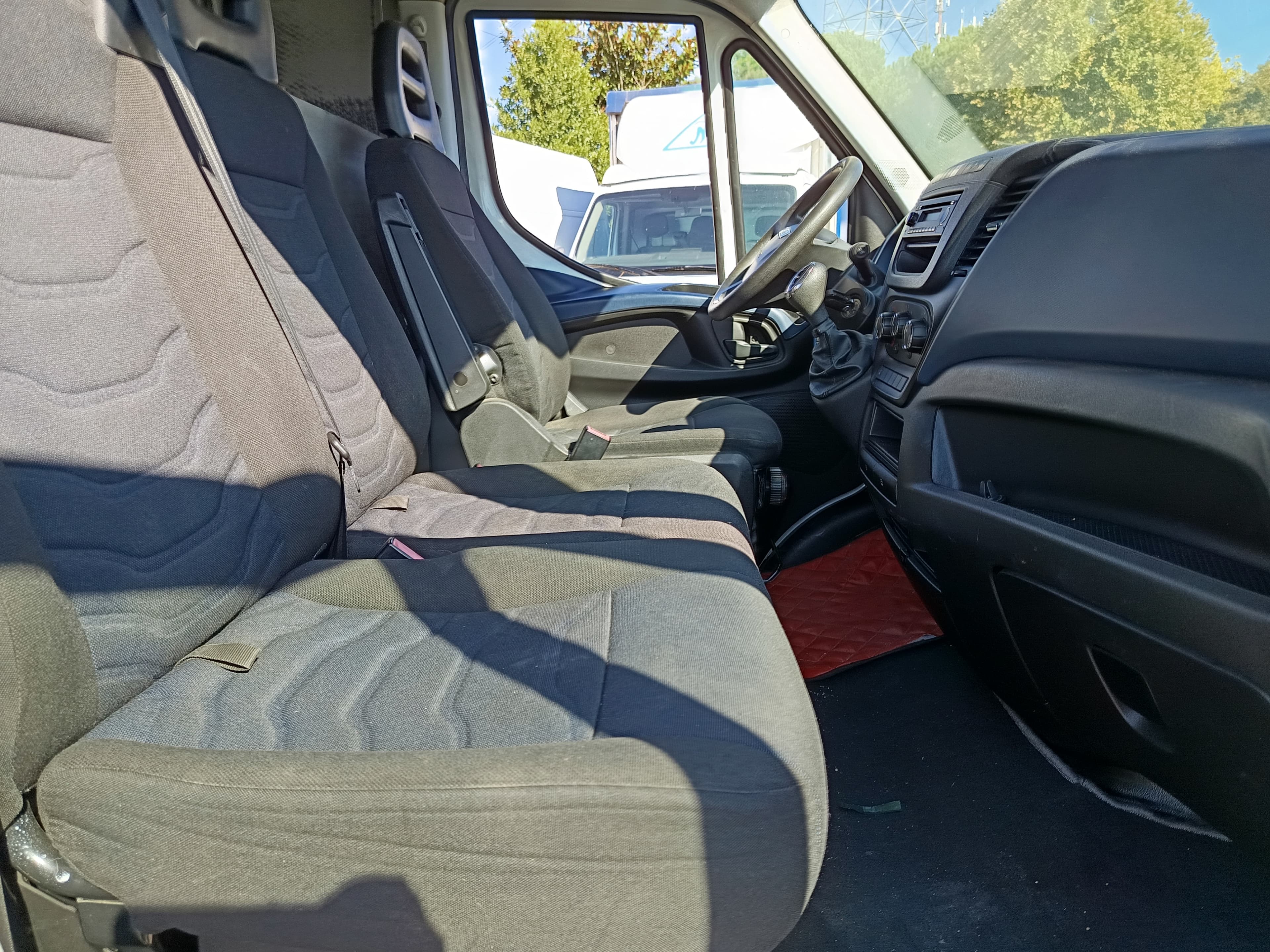 Iveco Daily · Ano 2018 — image 23