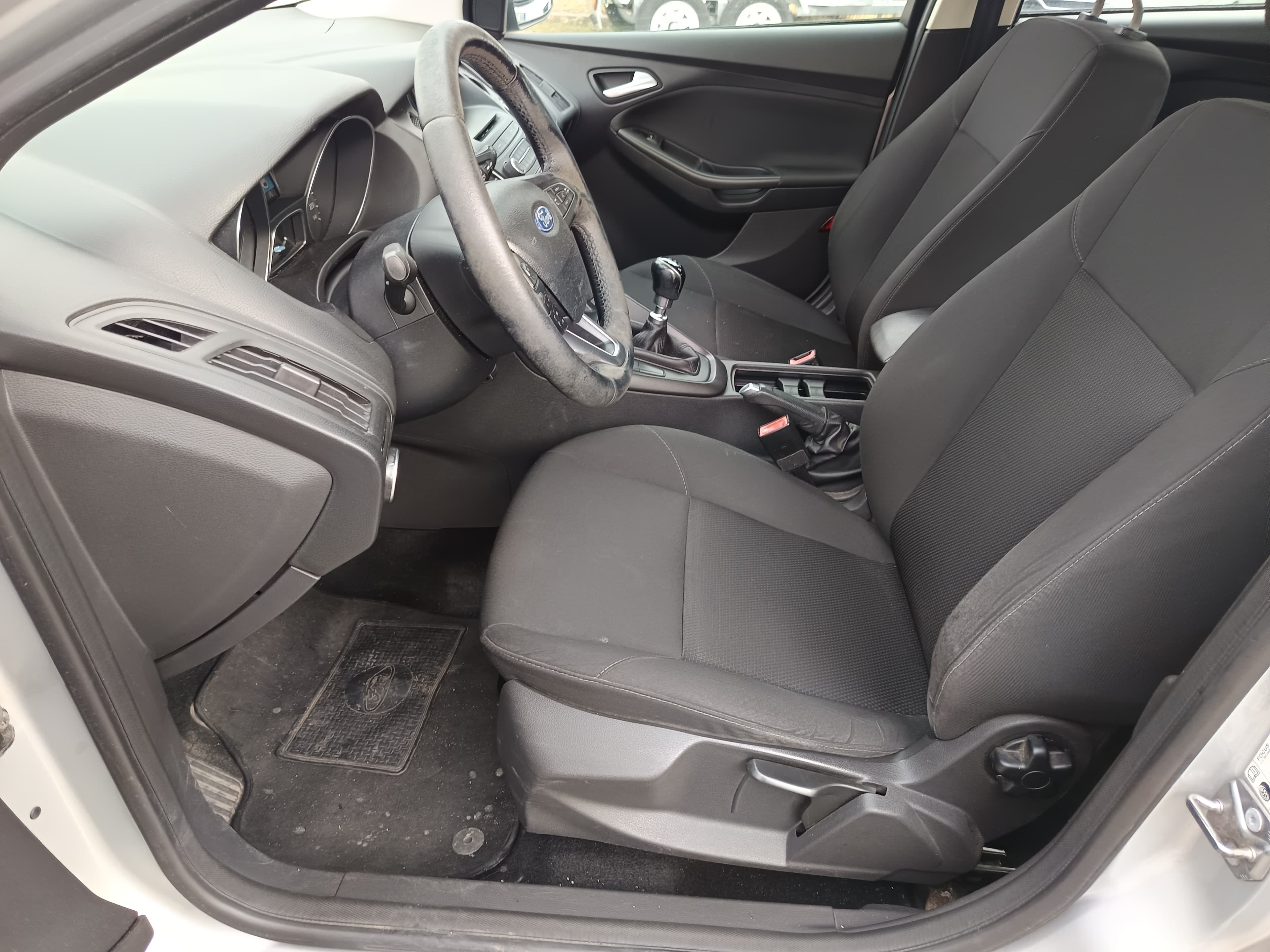 Ford Focus · Année 2015 — image 33