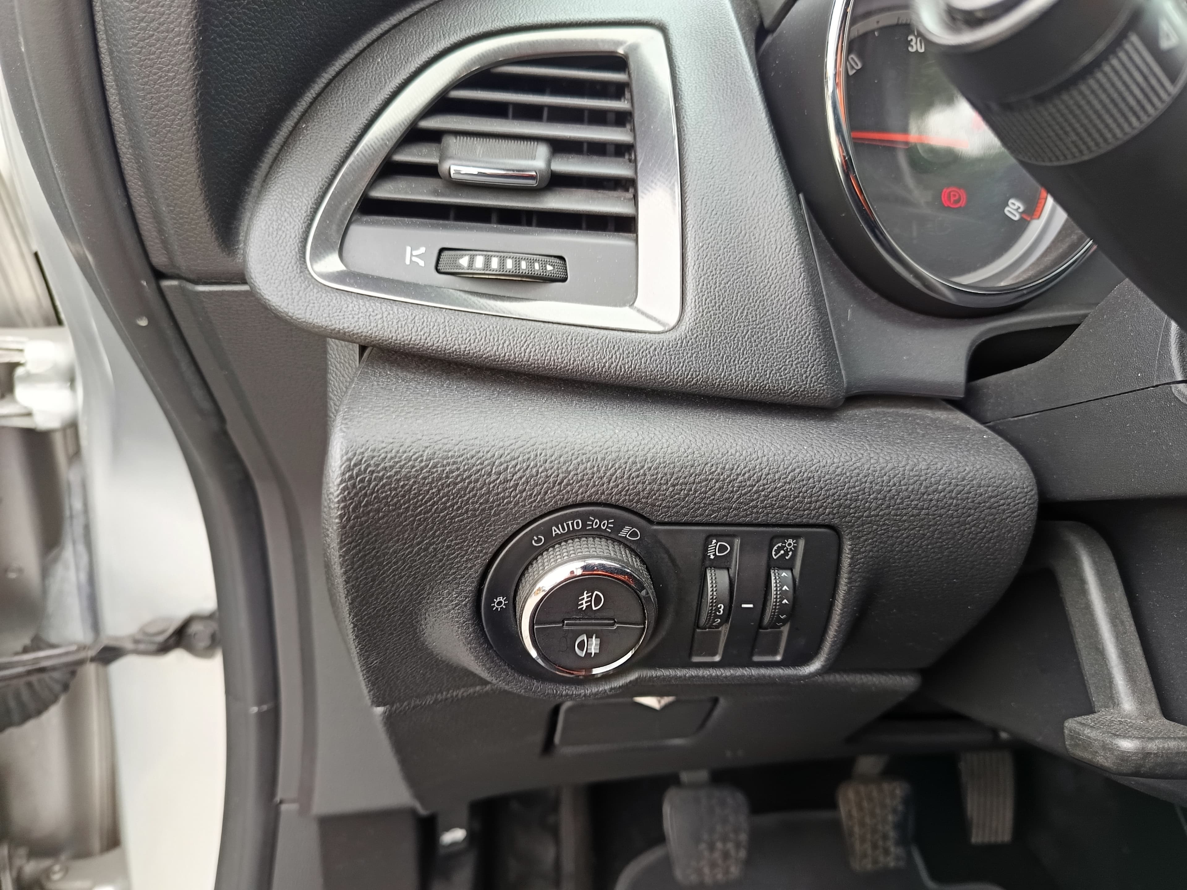Opel Astra · Ano 2011 — imagem 40