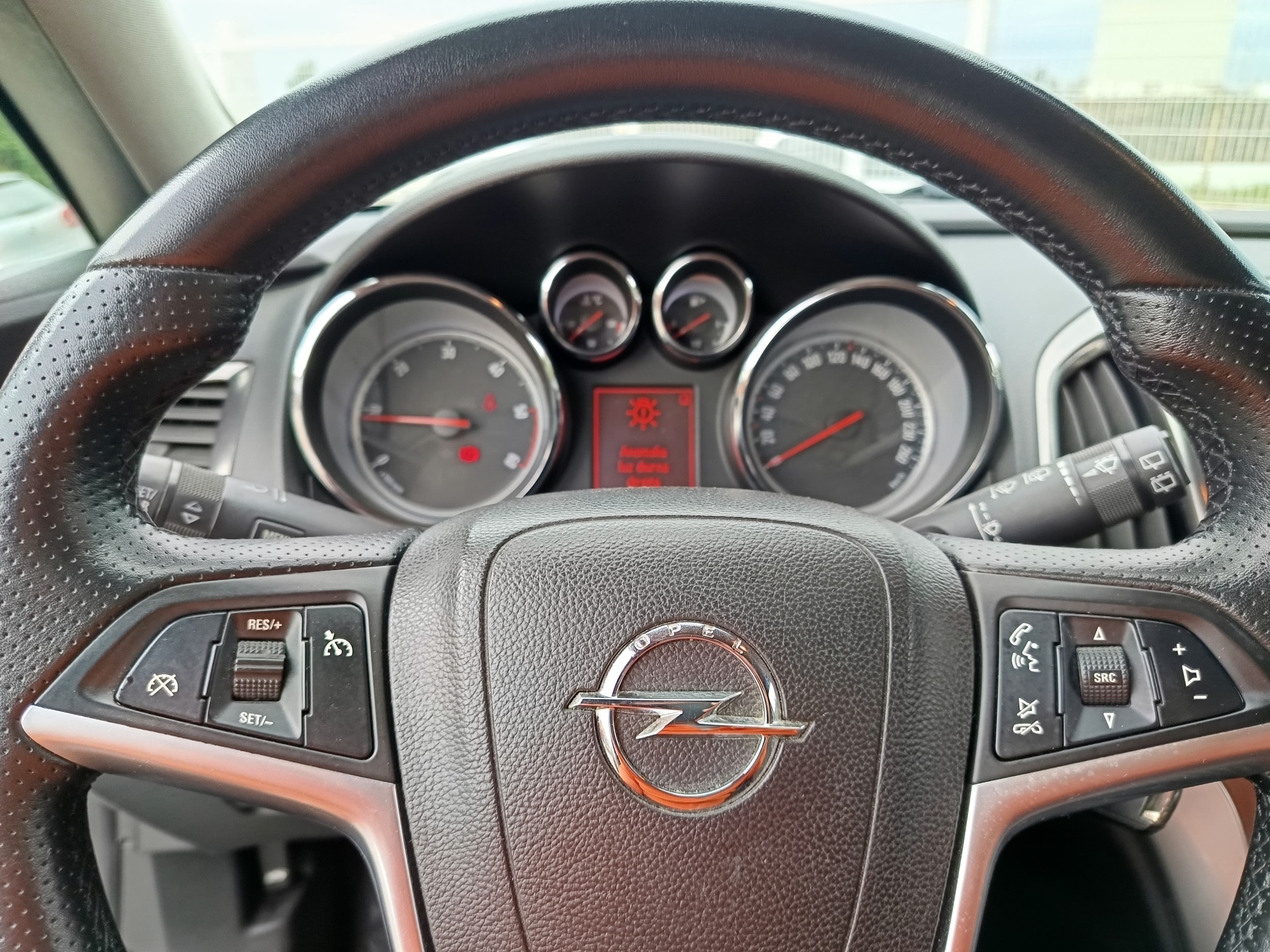 Opel Astra · Ano 2011 — imagem 37
