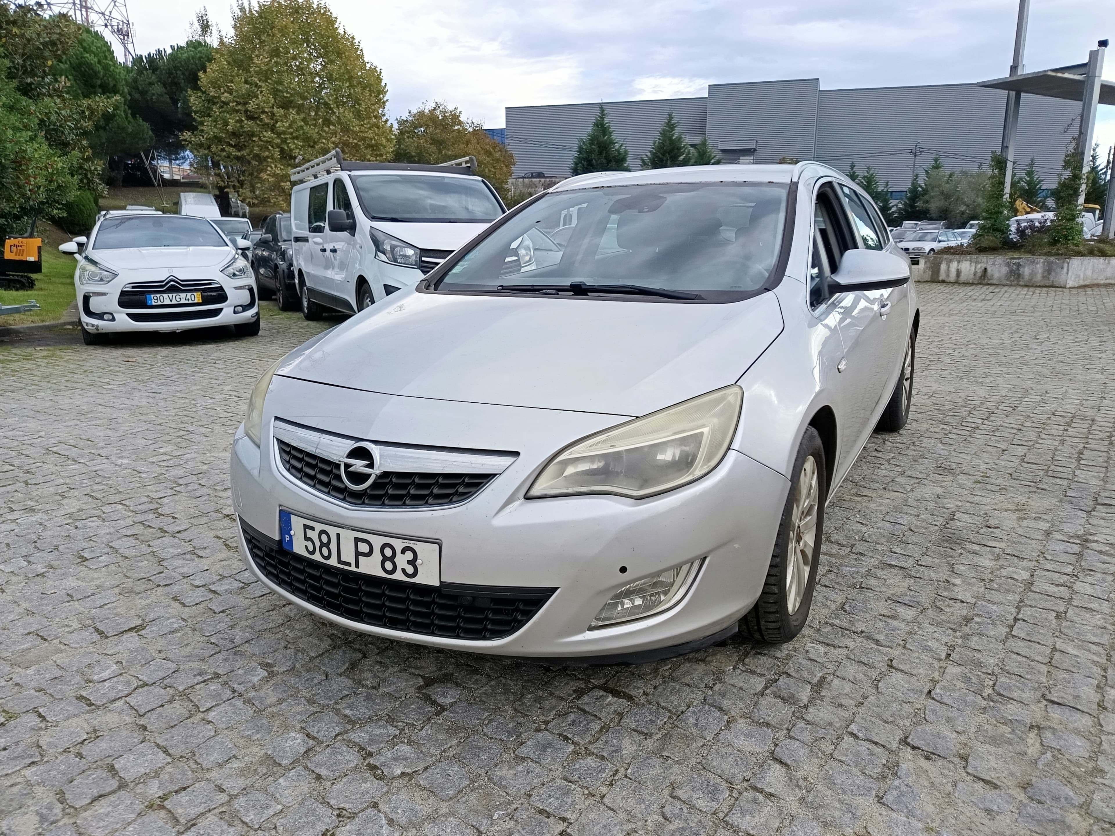 Opel Astra · Ano 2011 — imagem 1