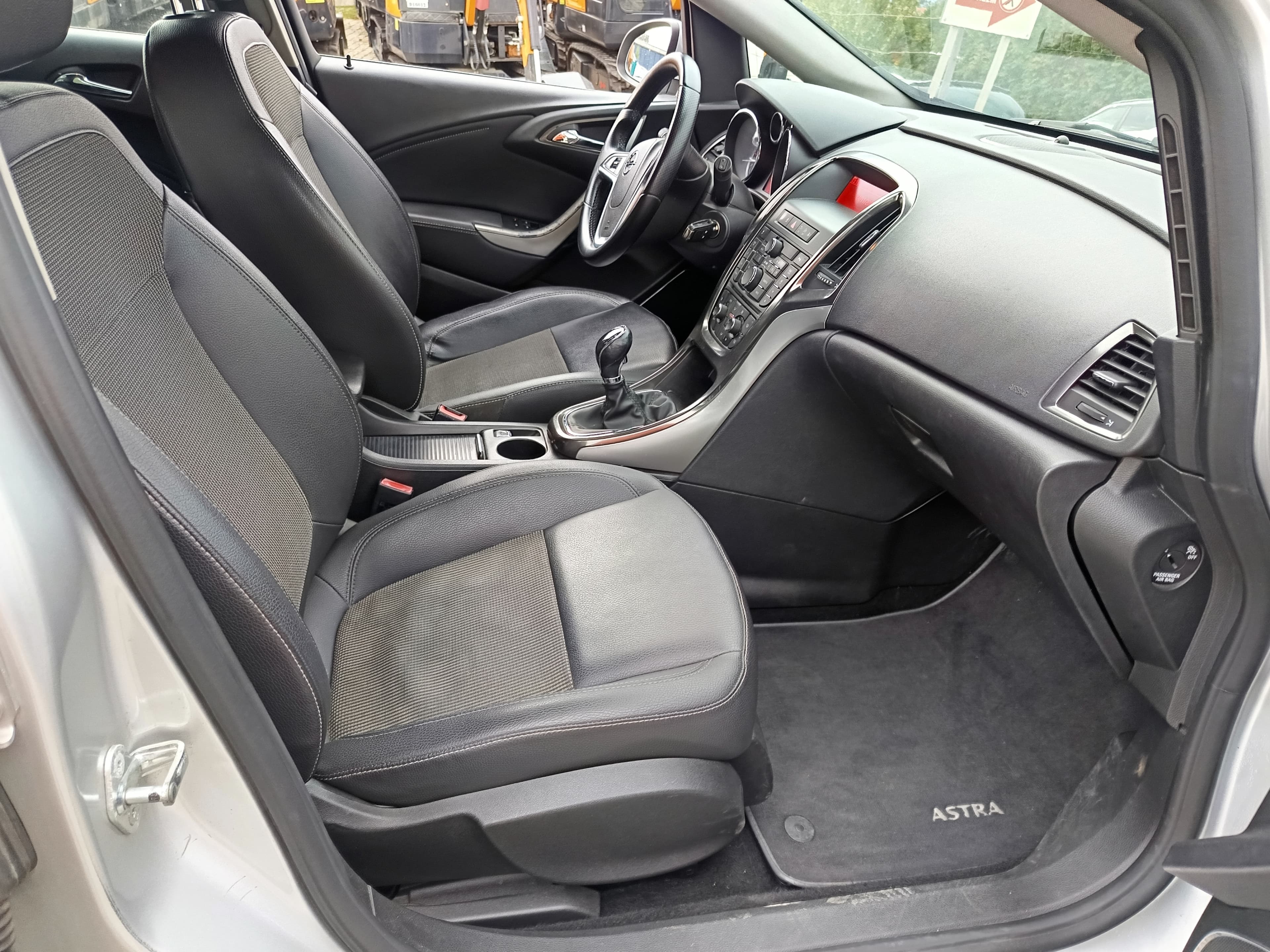 Opel Astra · Ano 2011 — imagem 24