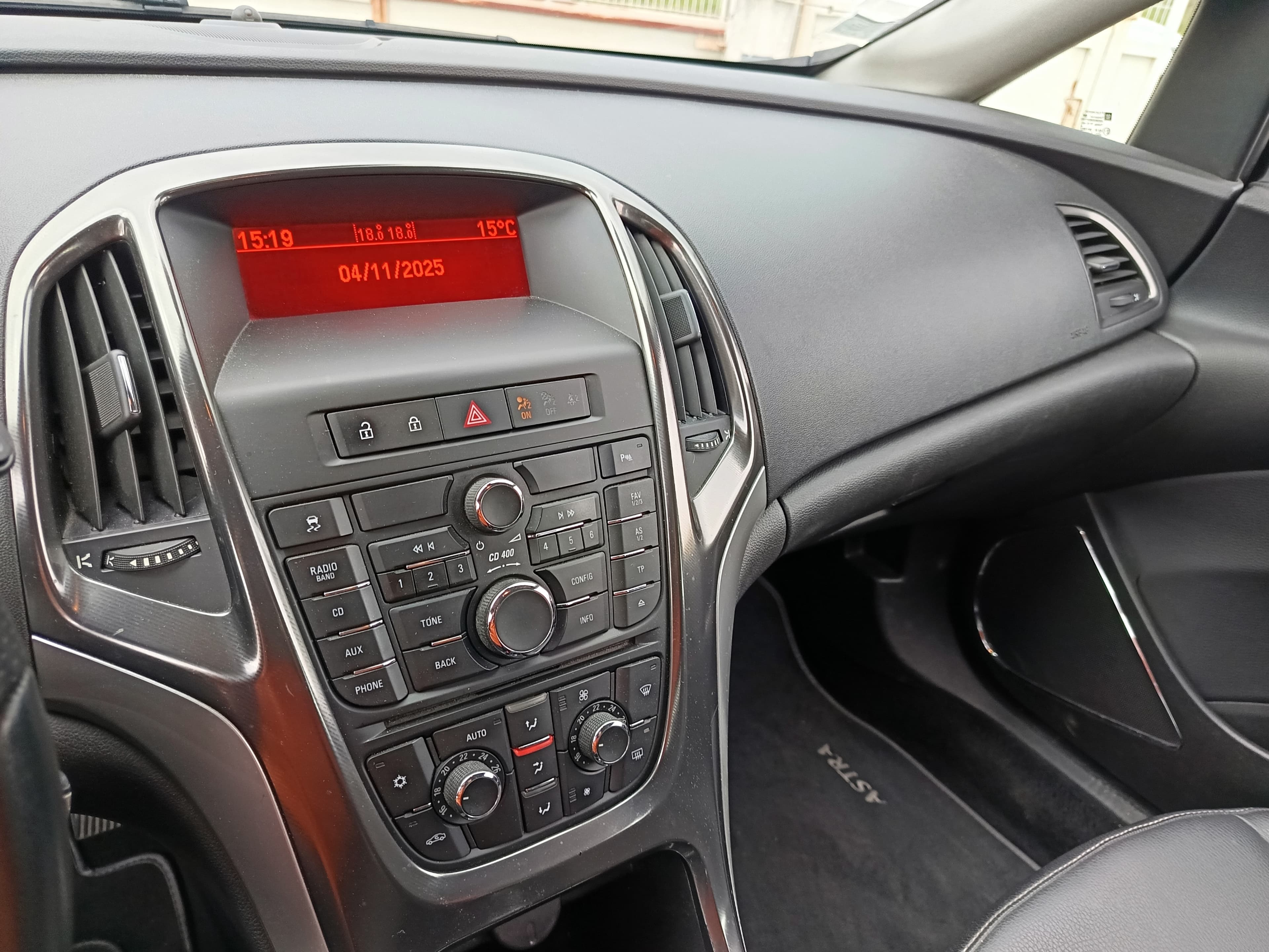 Opel Astra · Ano 2011 — imagem 34