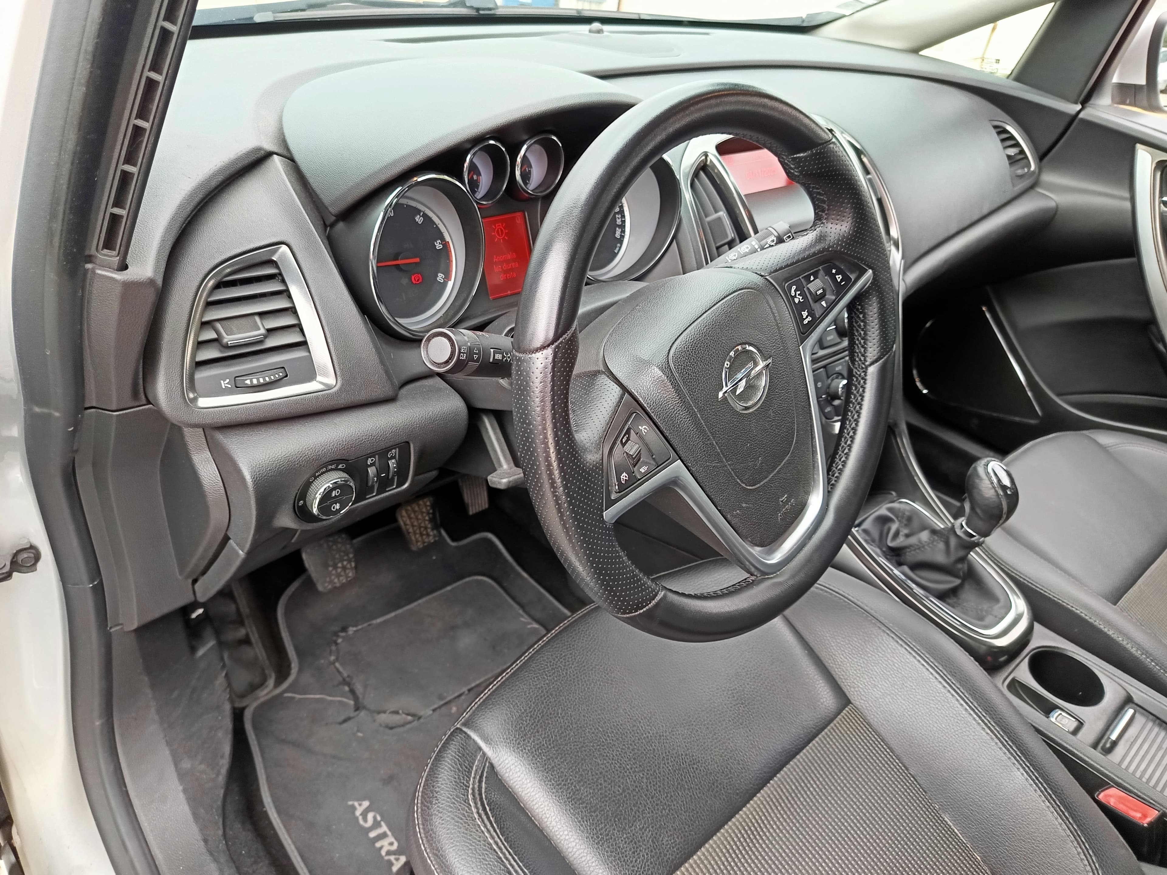 Opel Astra · Ano 2011 — imagem 33