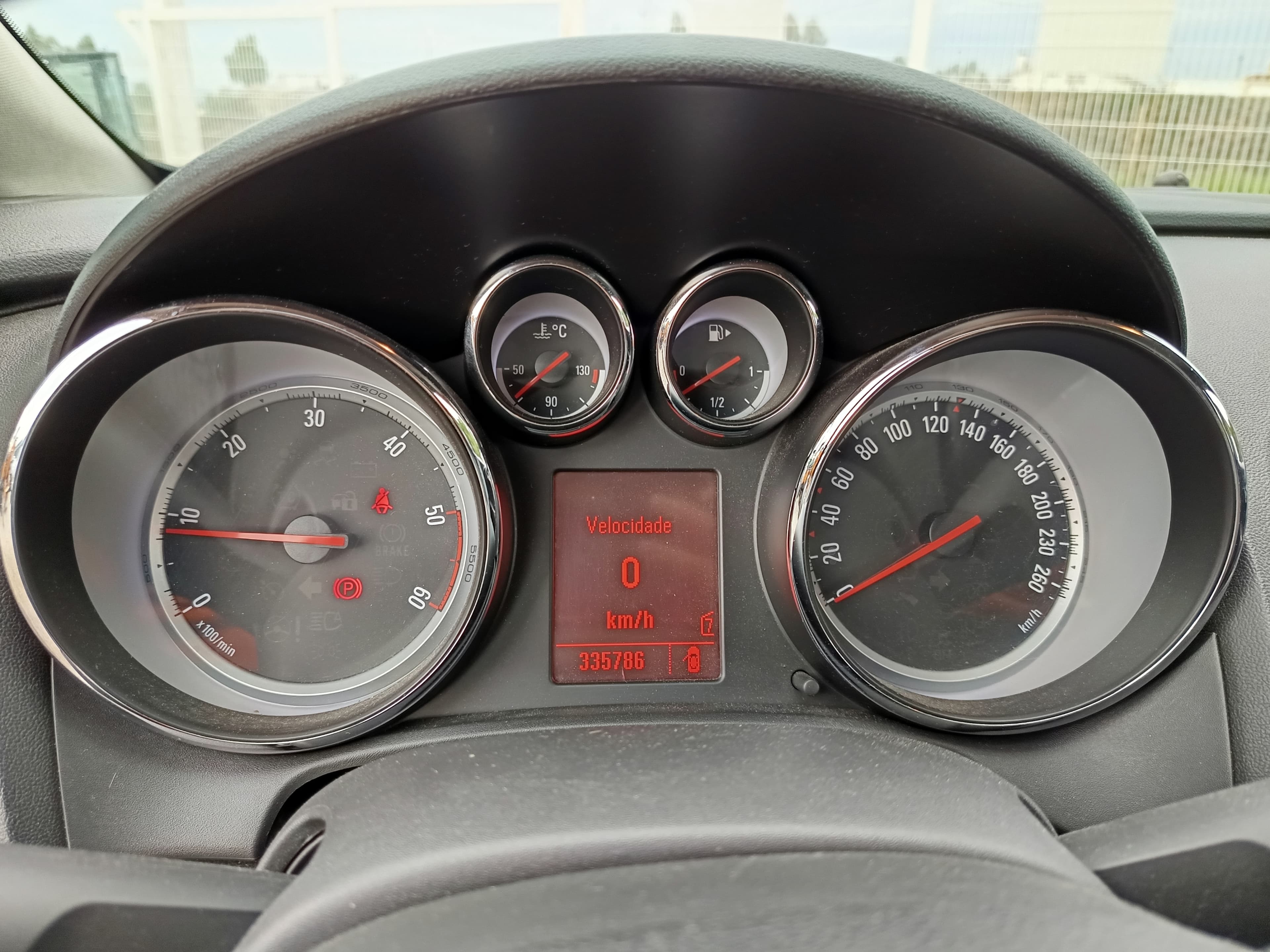 Opel Astra · Ano 2011 — imagem 38