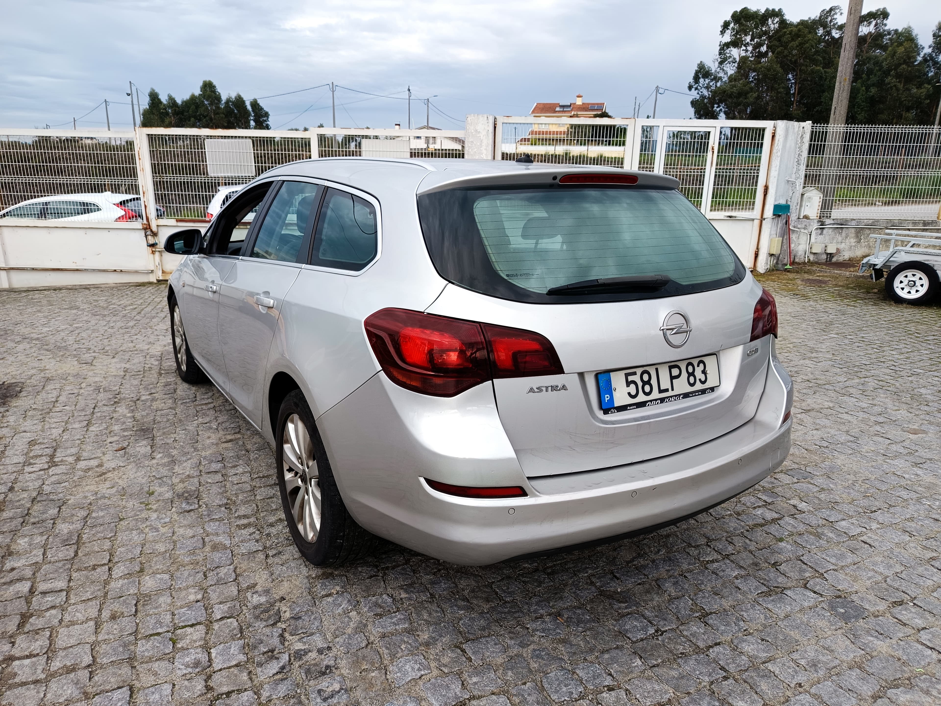 Opel Astra · Ano 2011 — imagem 6