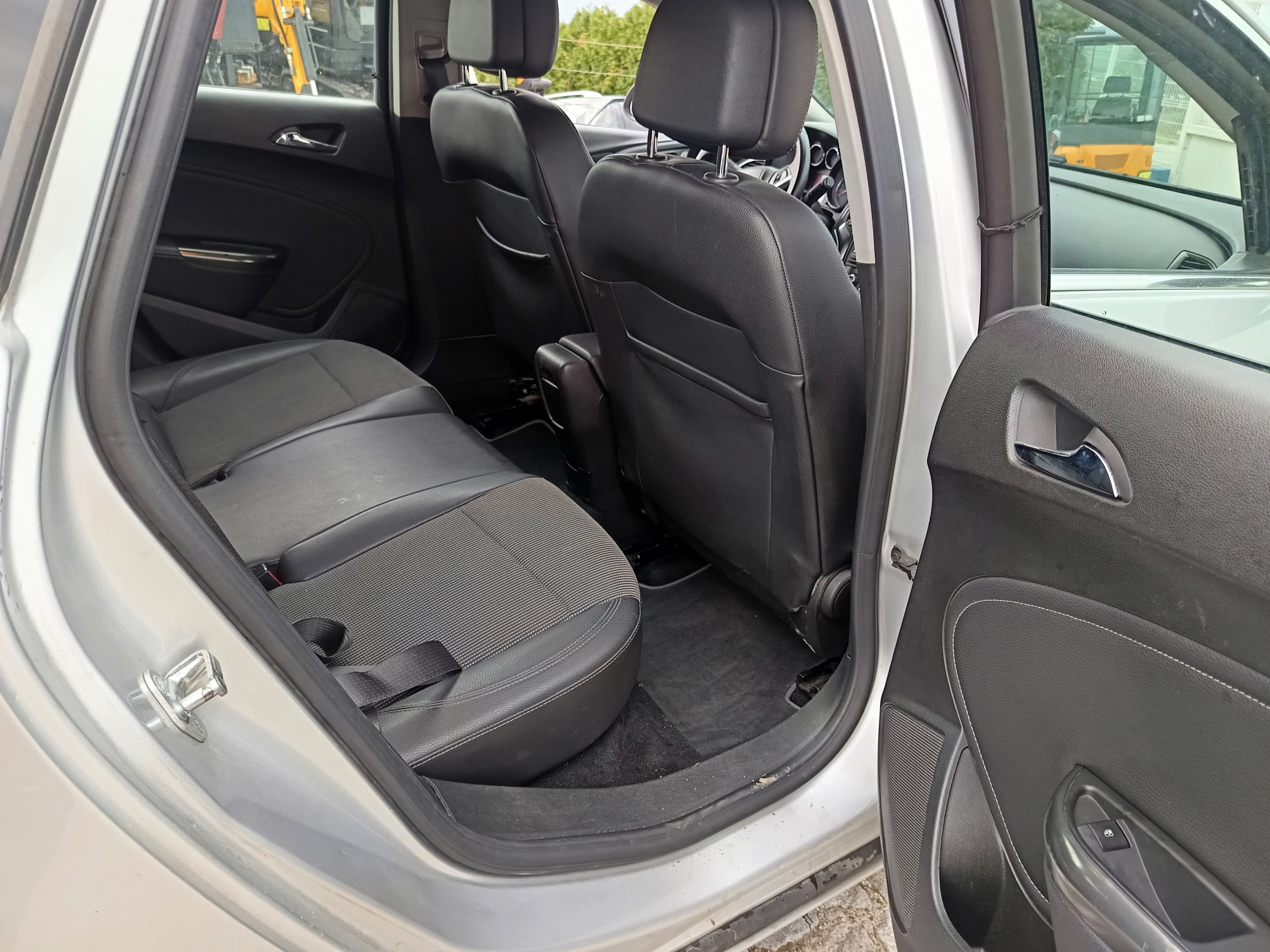 Opel Astra · Ano 2011 — imagem 19