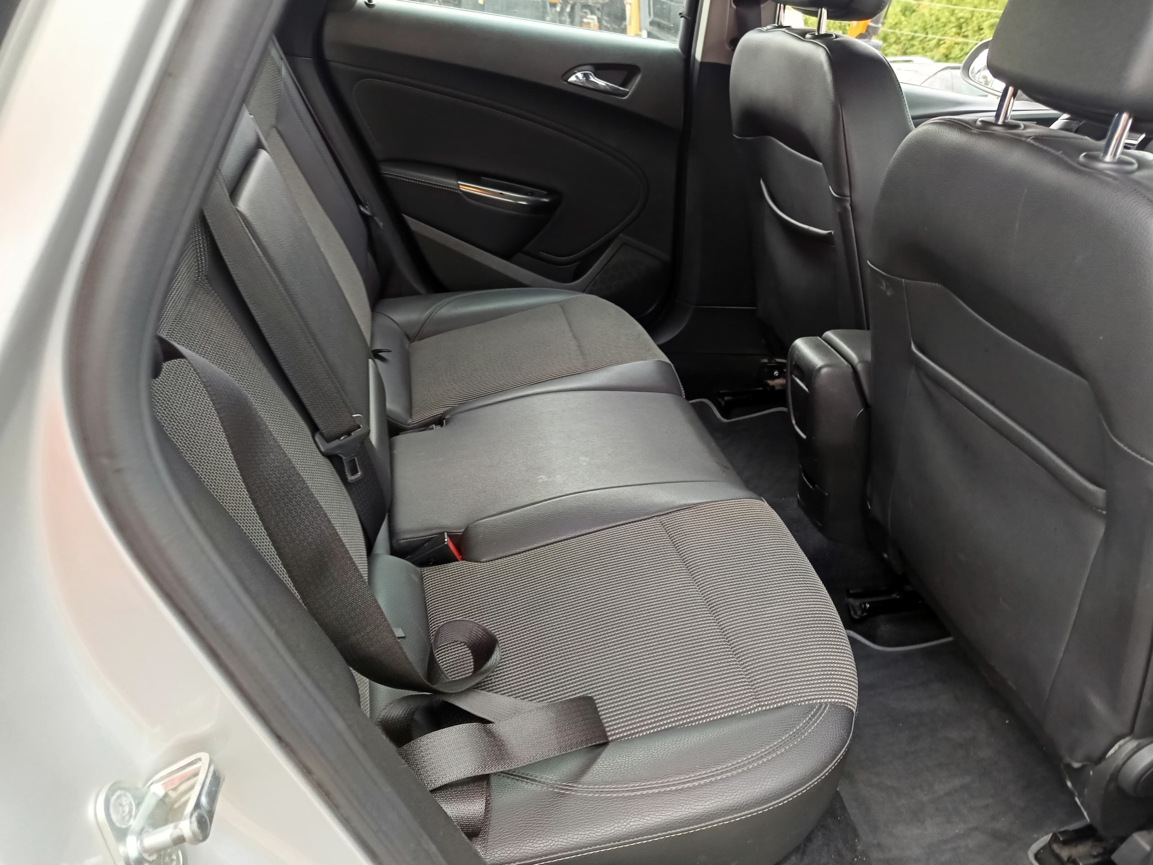 Opel Astra · Ano 2011 — imagem 21