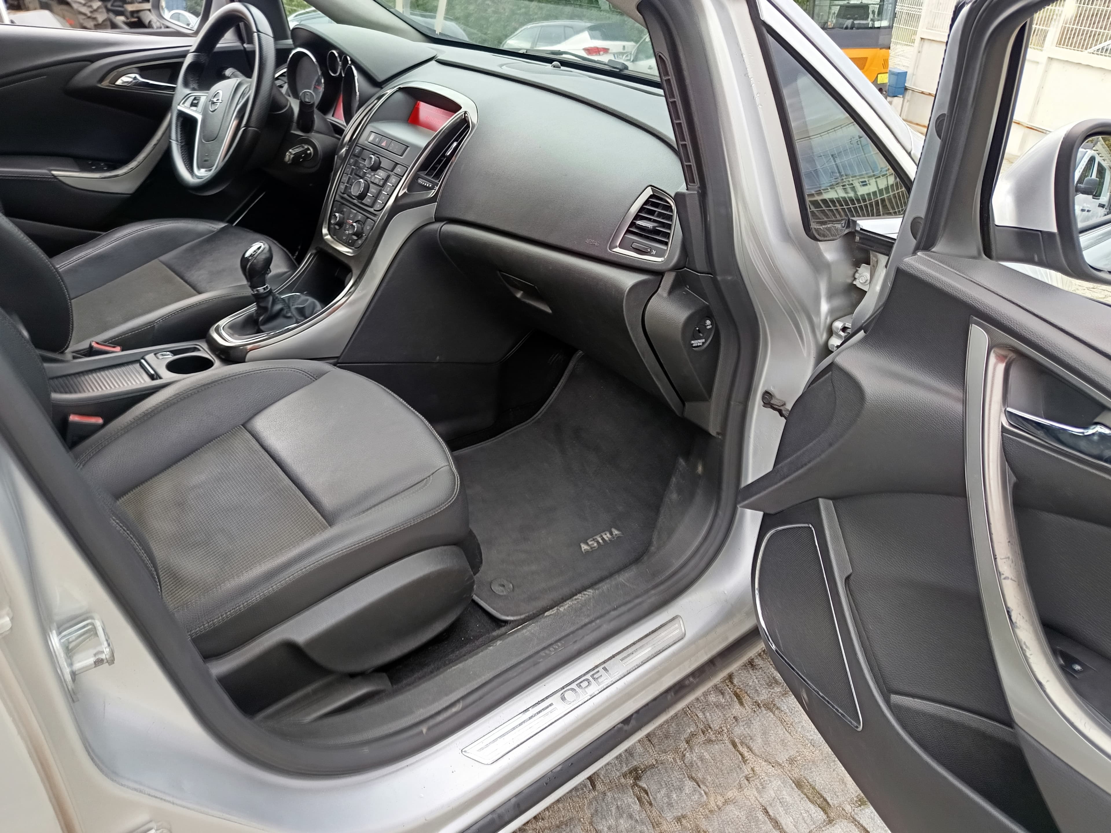 Opel Astra · Ano 2011 — imagem 22