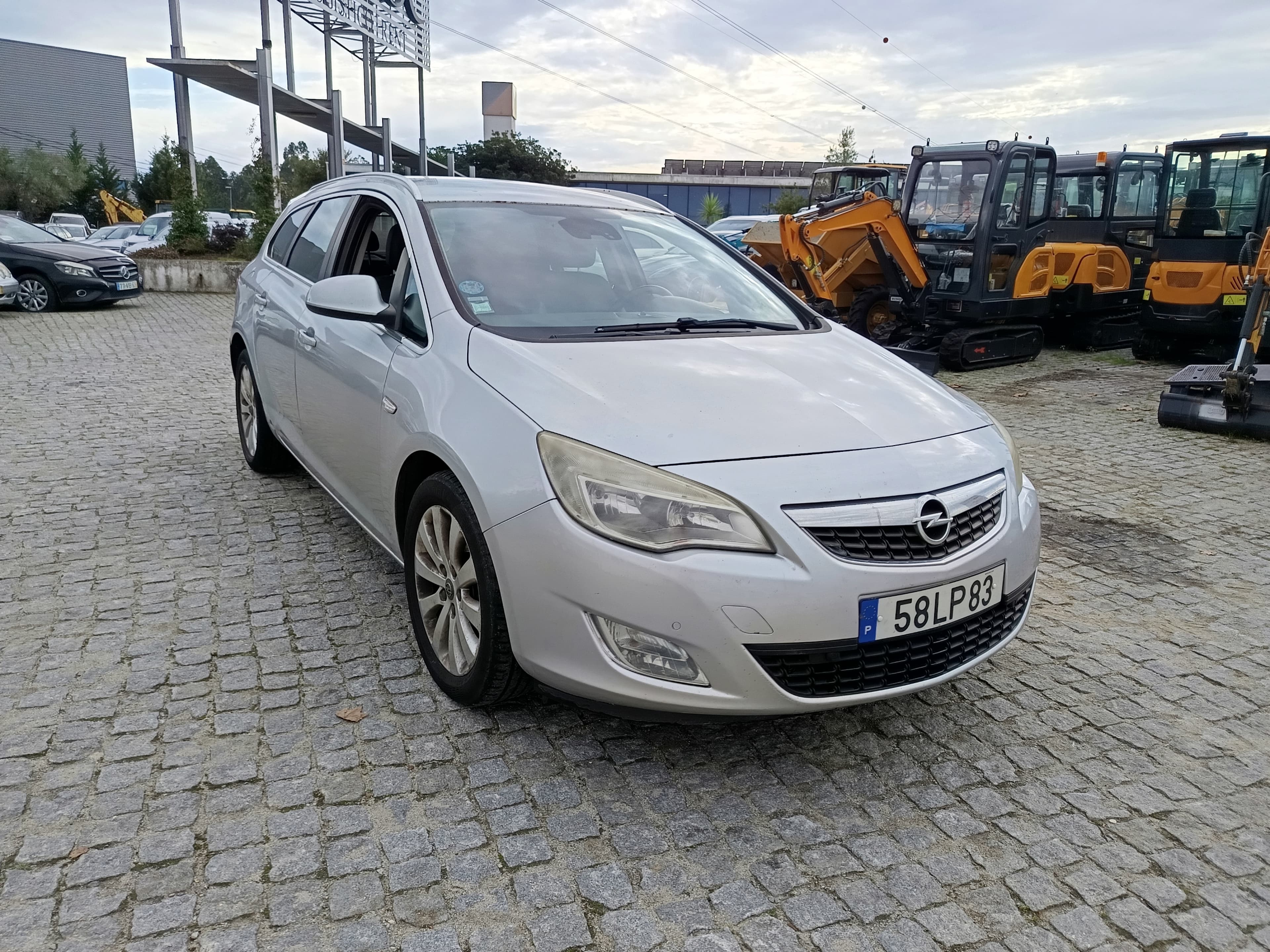 Opel Astra · Ano 2011 — imagem 3