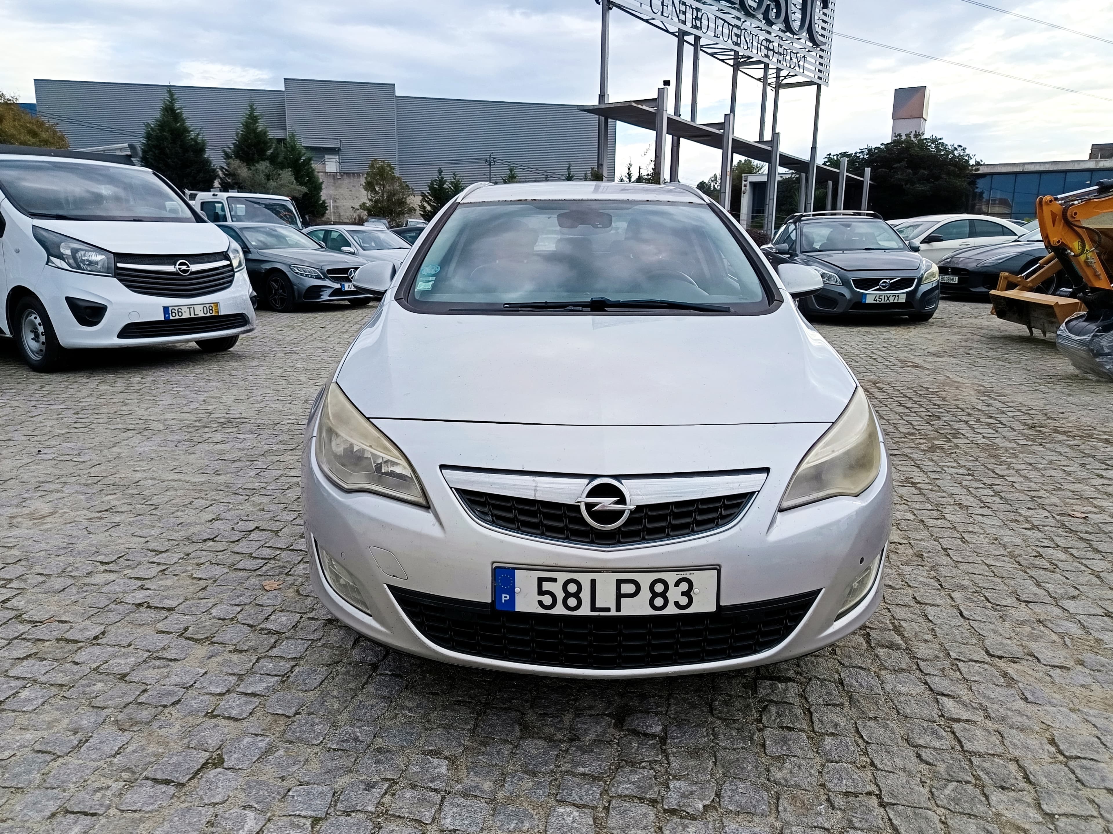 Opel Astra · Ano 2011 — imagem 2