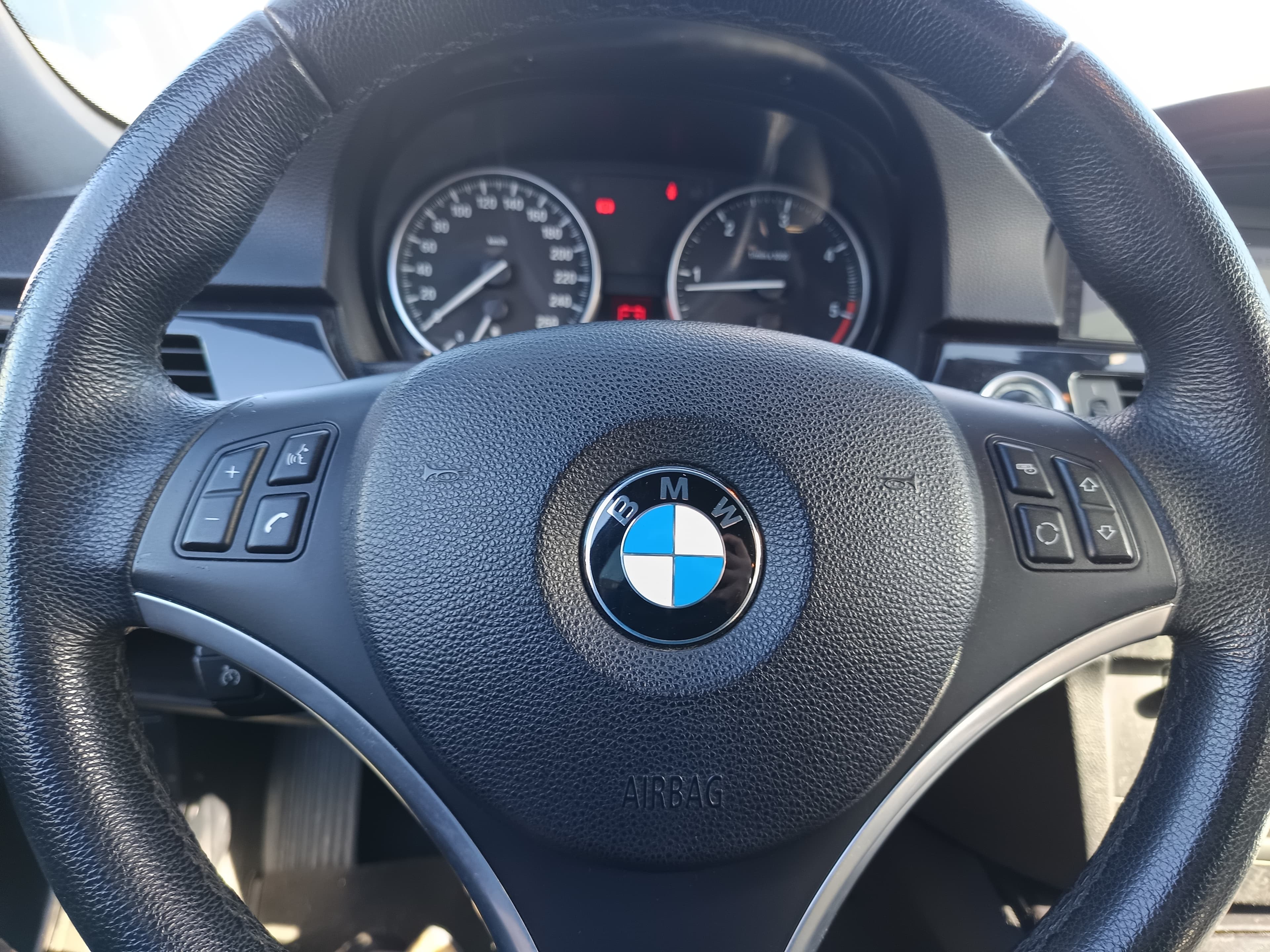 BMW 320 D · Ano 2009 — imagem 42