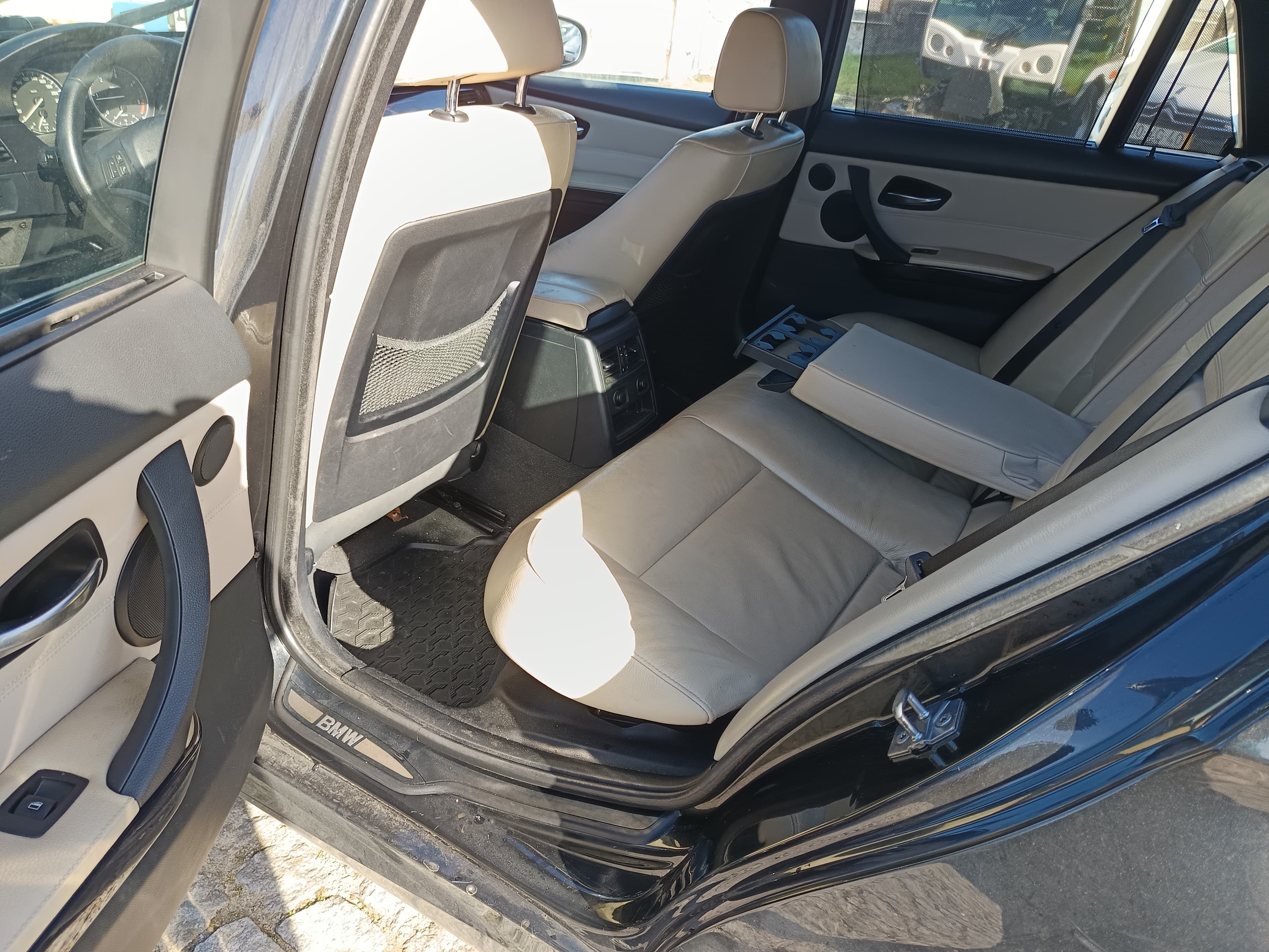 BMW 320 D · Ano 2009 — imagem 23