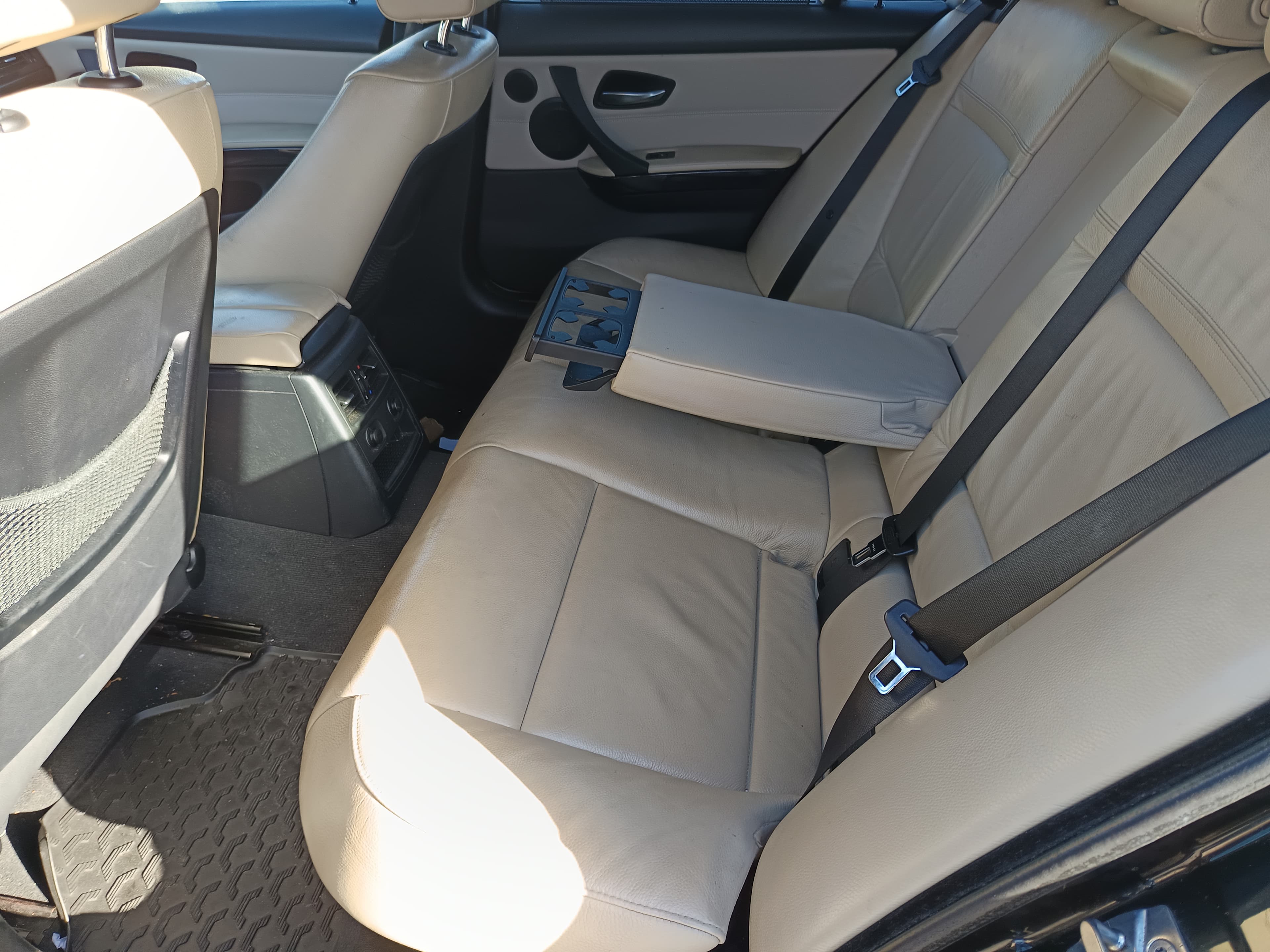 BMW 320 D · Ano 2009 — imagem 24