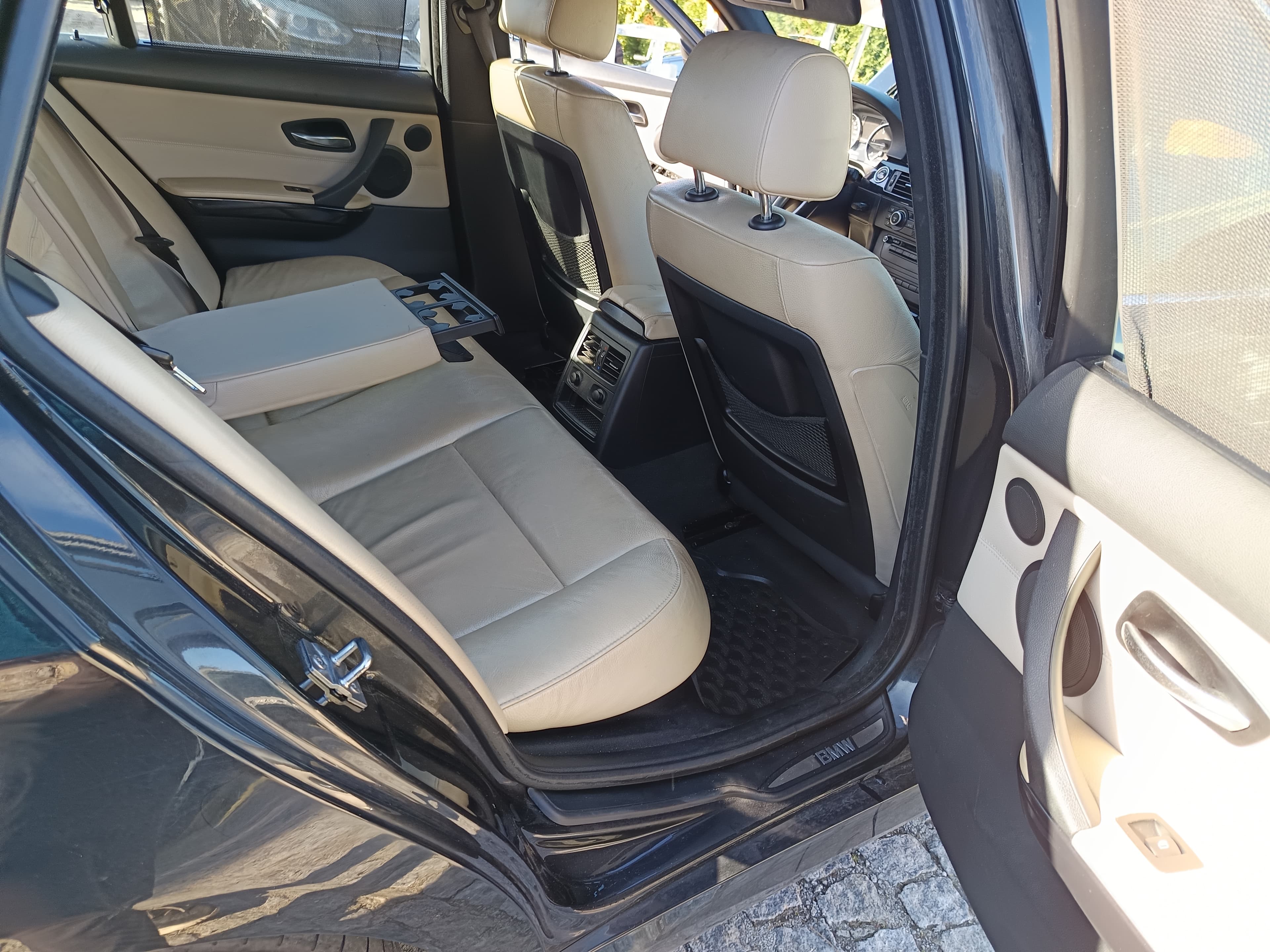 BMW 320 D · Ano 2009 — imagem 25
