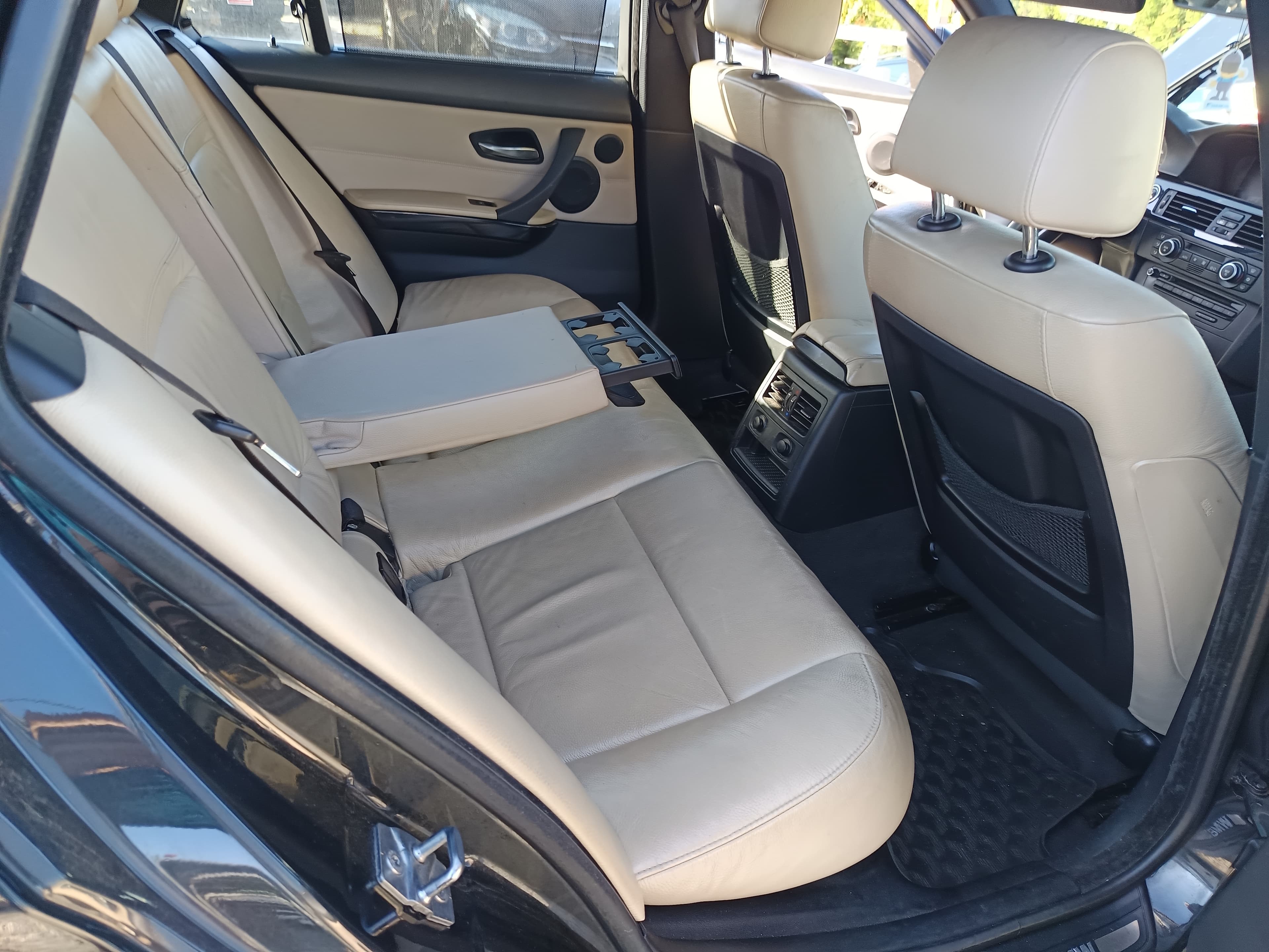 BMW 320 D · Ano 2009 — imagem 27