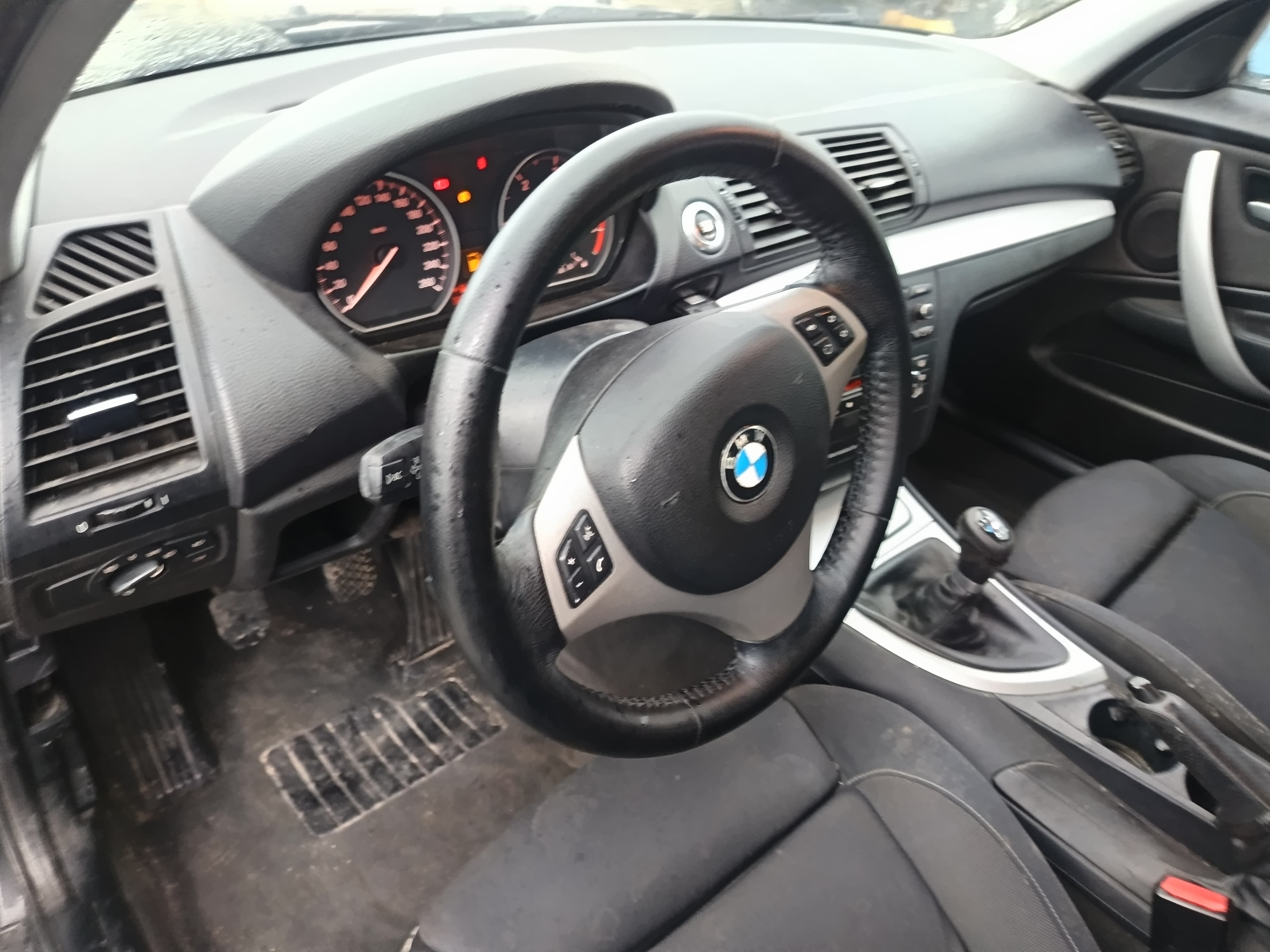 BMW 120D · Ano 2007 — image 32
