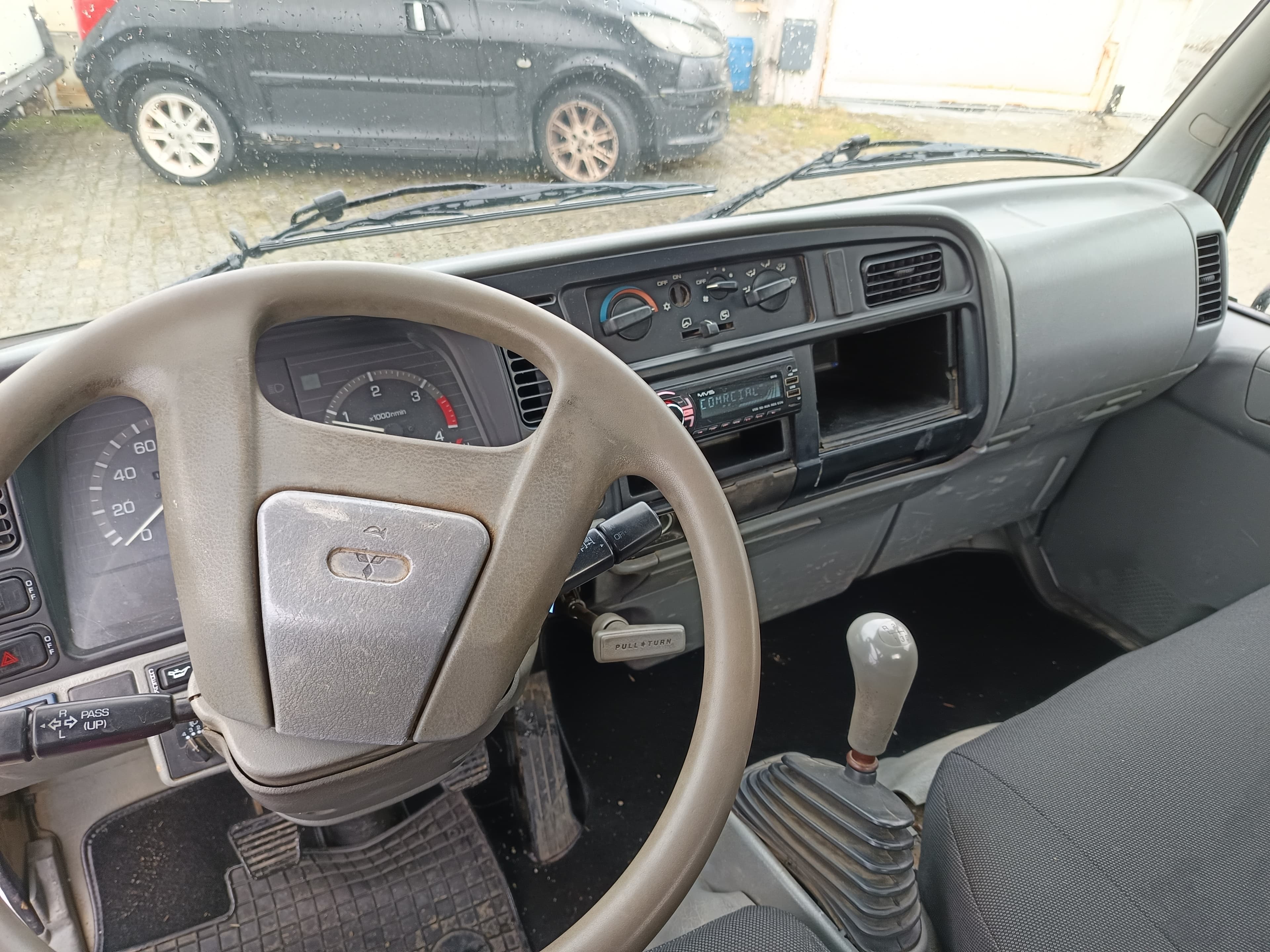 Mitsubishi Canter · Ano 2003 — imagem 22