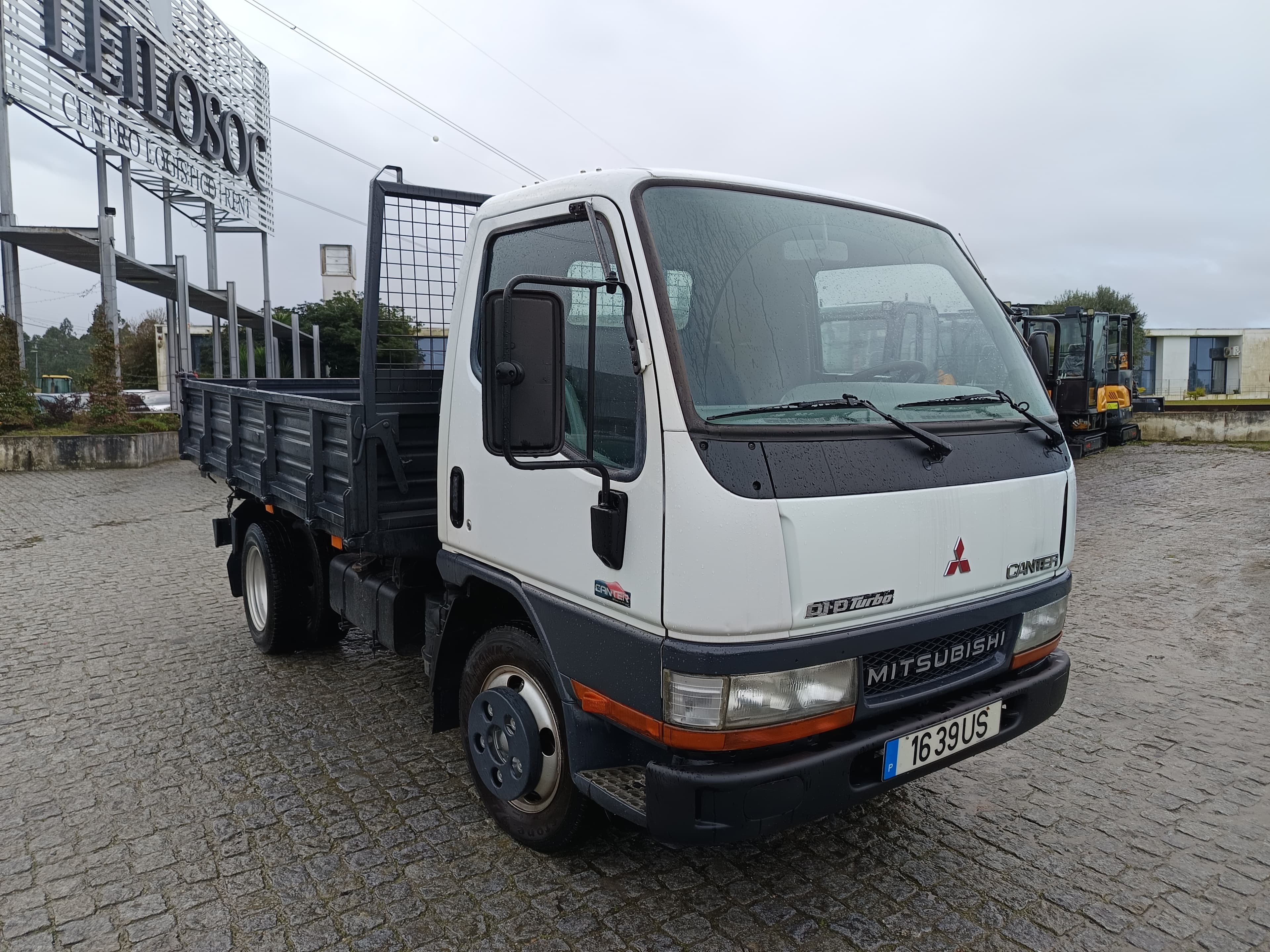 Mitsubishi Canter · Ano 2003 — imagem 1
