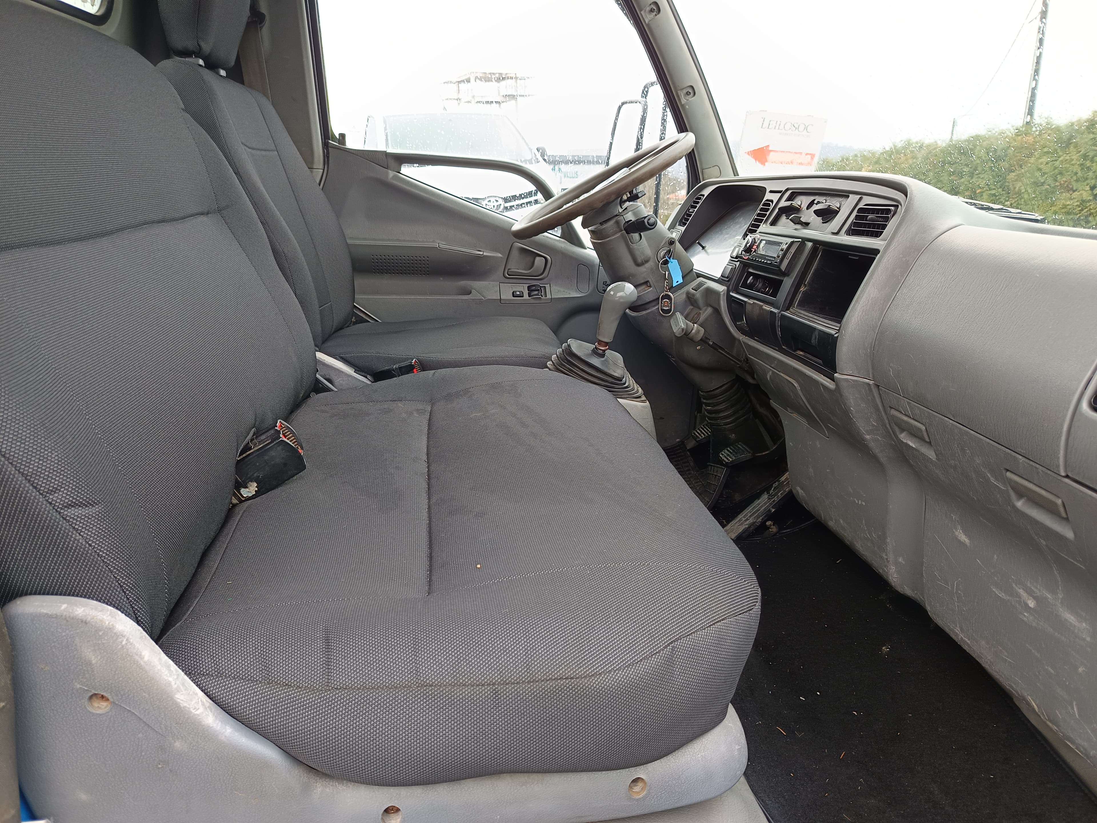 Mitsubishi Canter · Ano 2003 — imagem 17