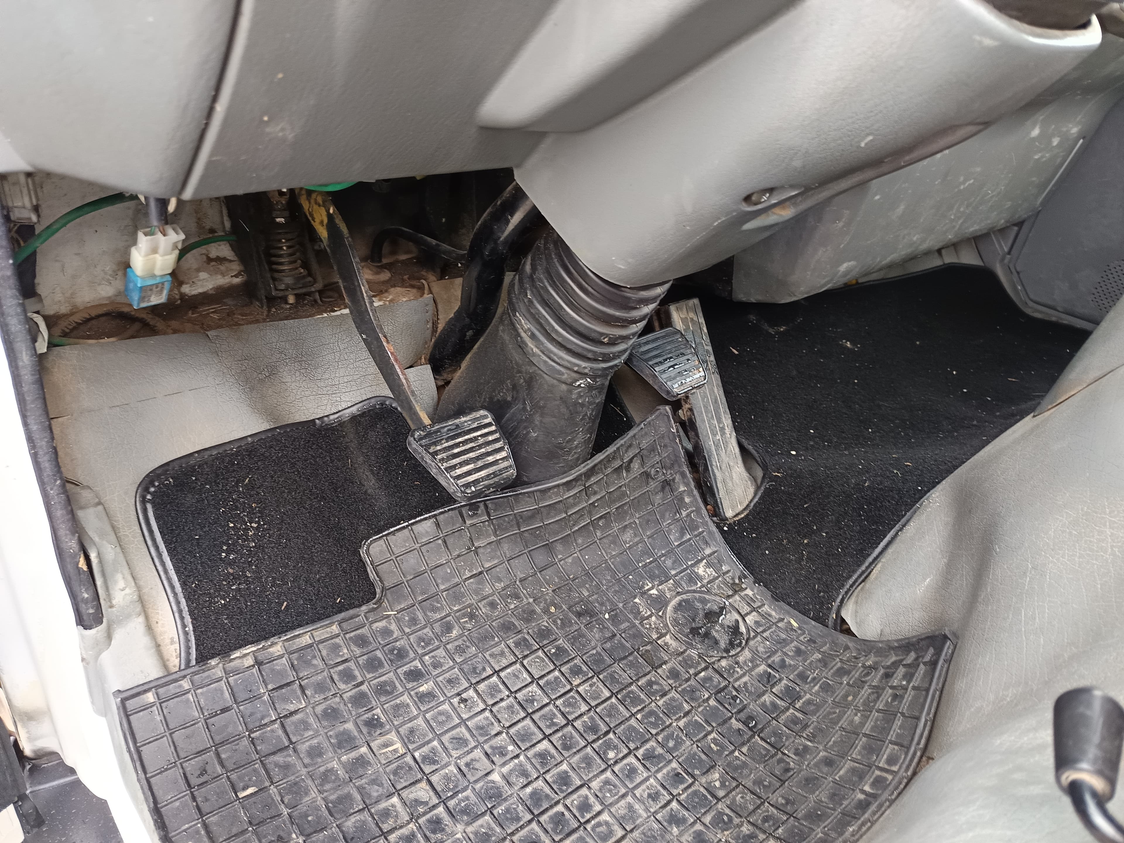 Mitsubishi Canter · Ano 2003 — imagem 20