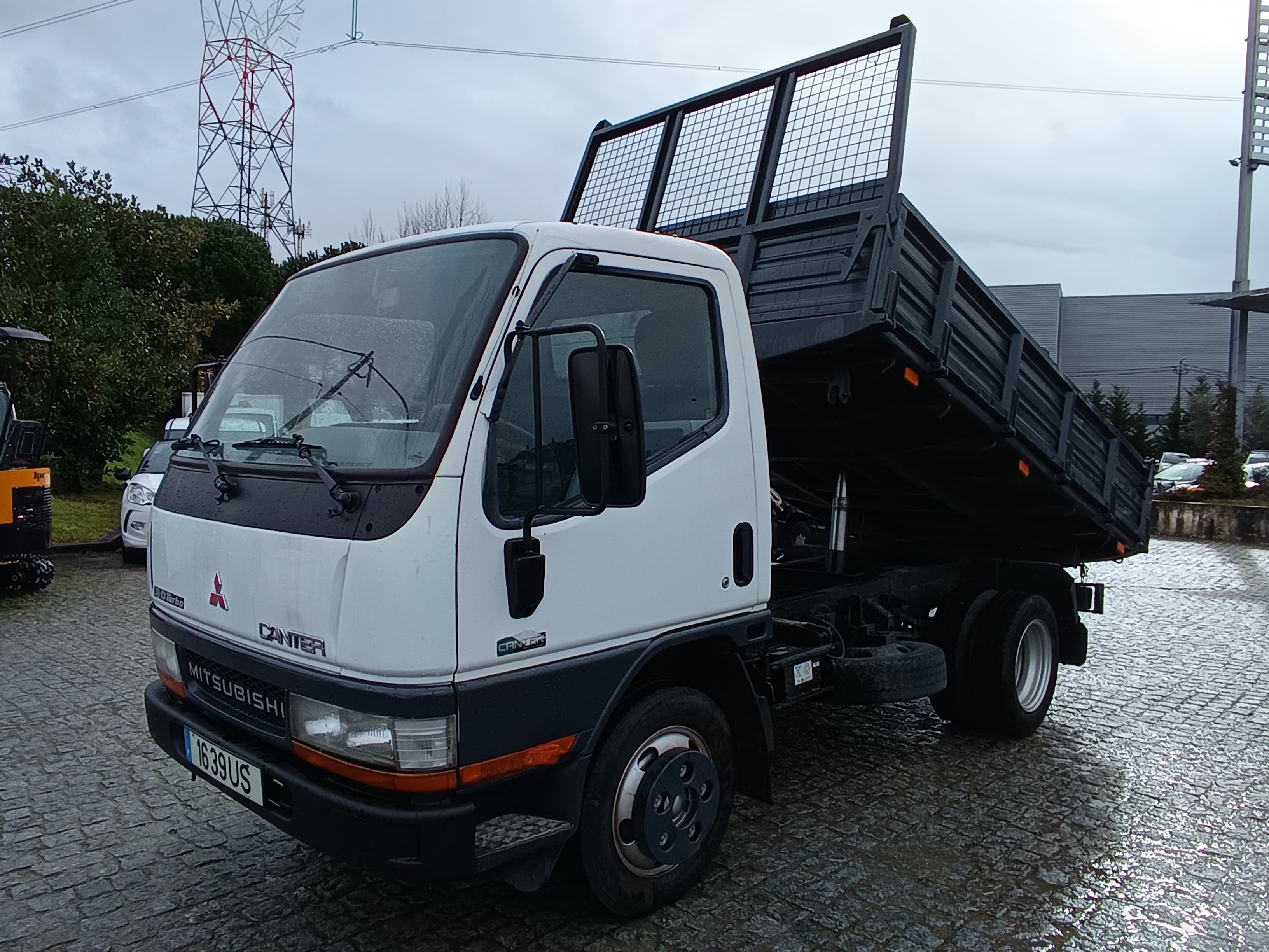 Mitsubishi Canter · Ano 2003 — imagem 29