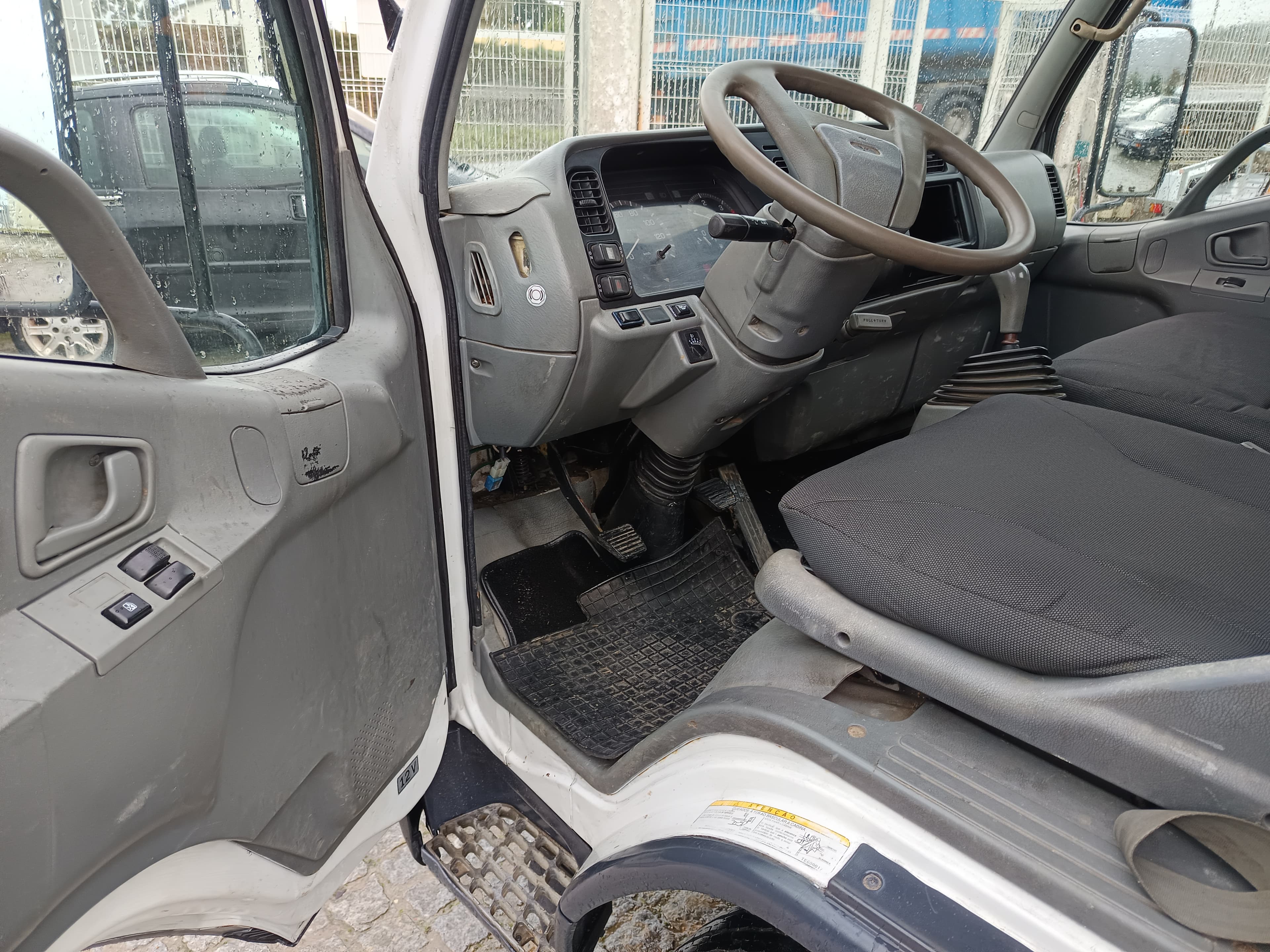 Mitsubishi Canter · Ano 2003 — imagem 18