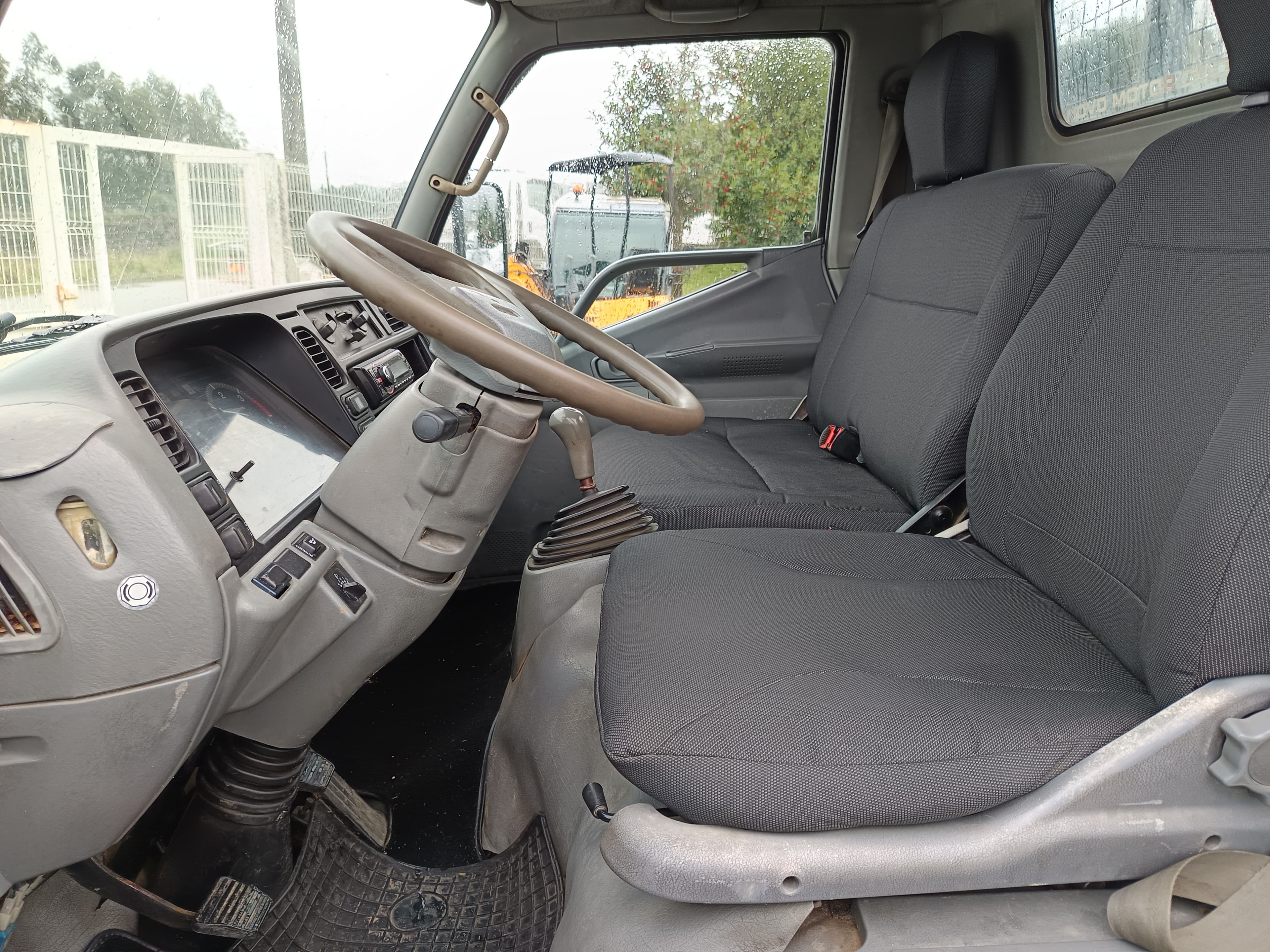 Mitsubishi Canter · Ano 2003 — imagem 21