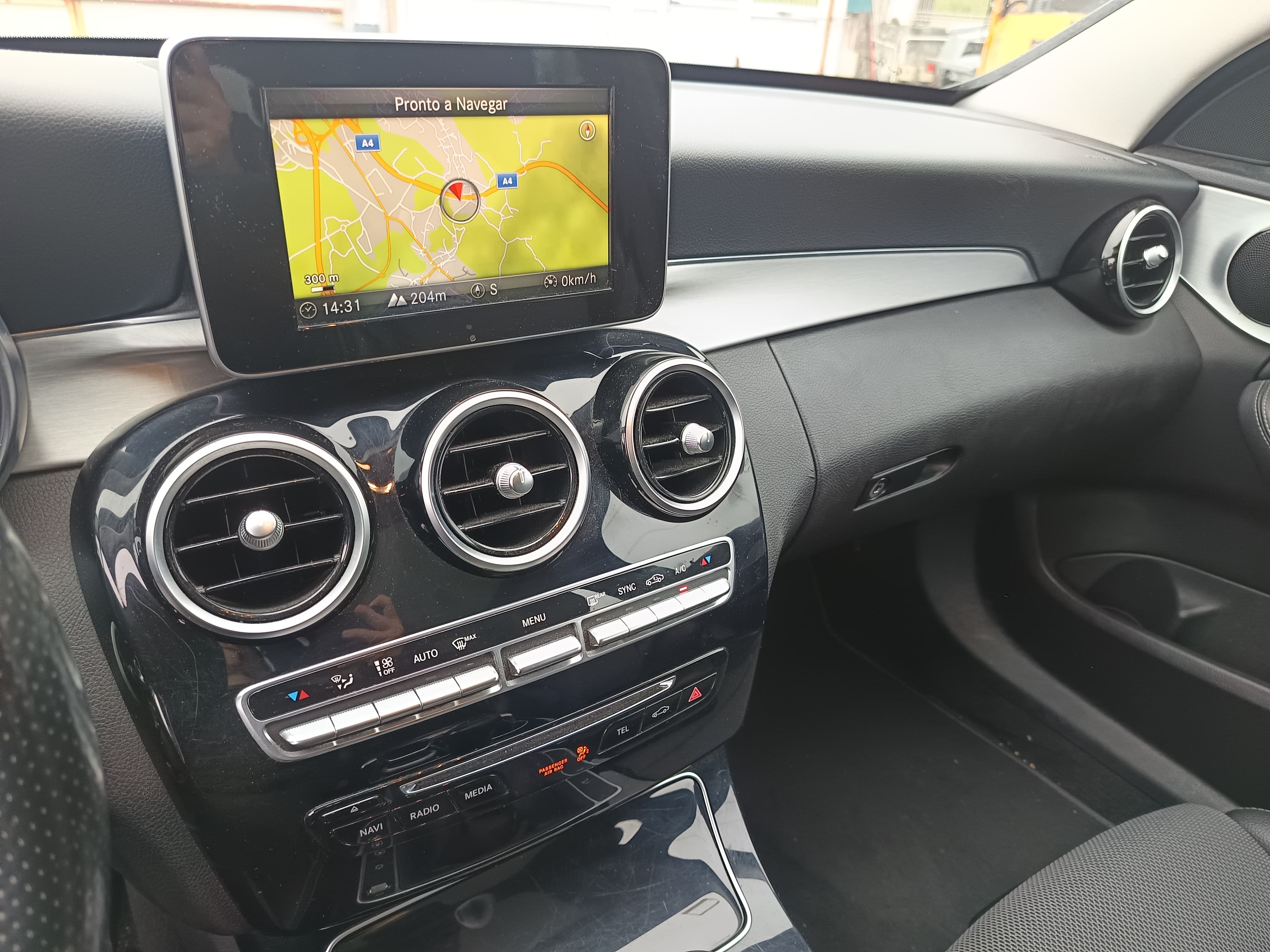 Mercedes-Benz C200 · Ano 2016 — image 36