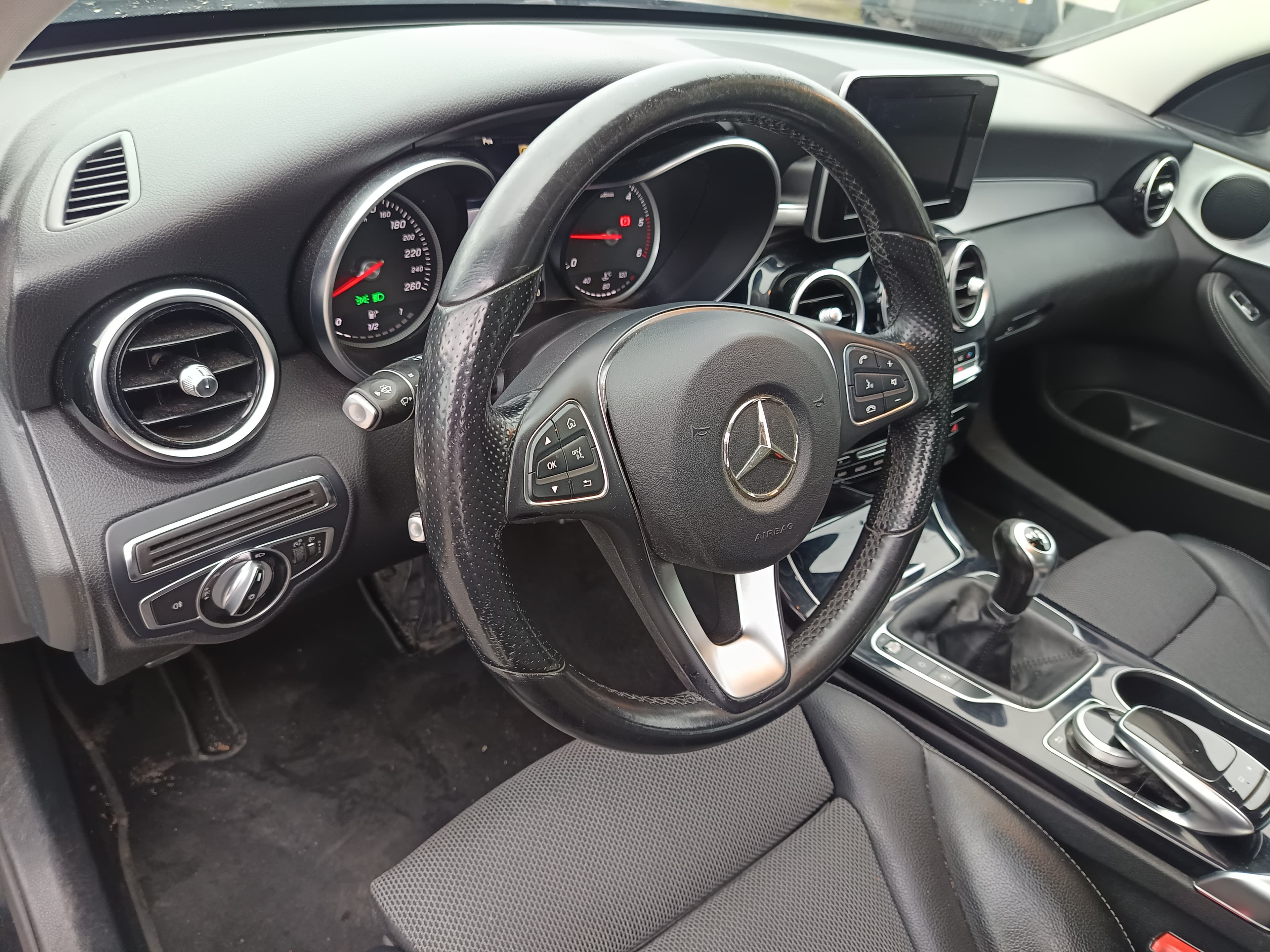 Mercedes-Benz C200 · Ano 2016 — image 35