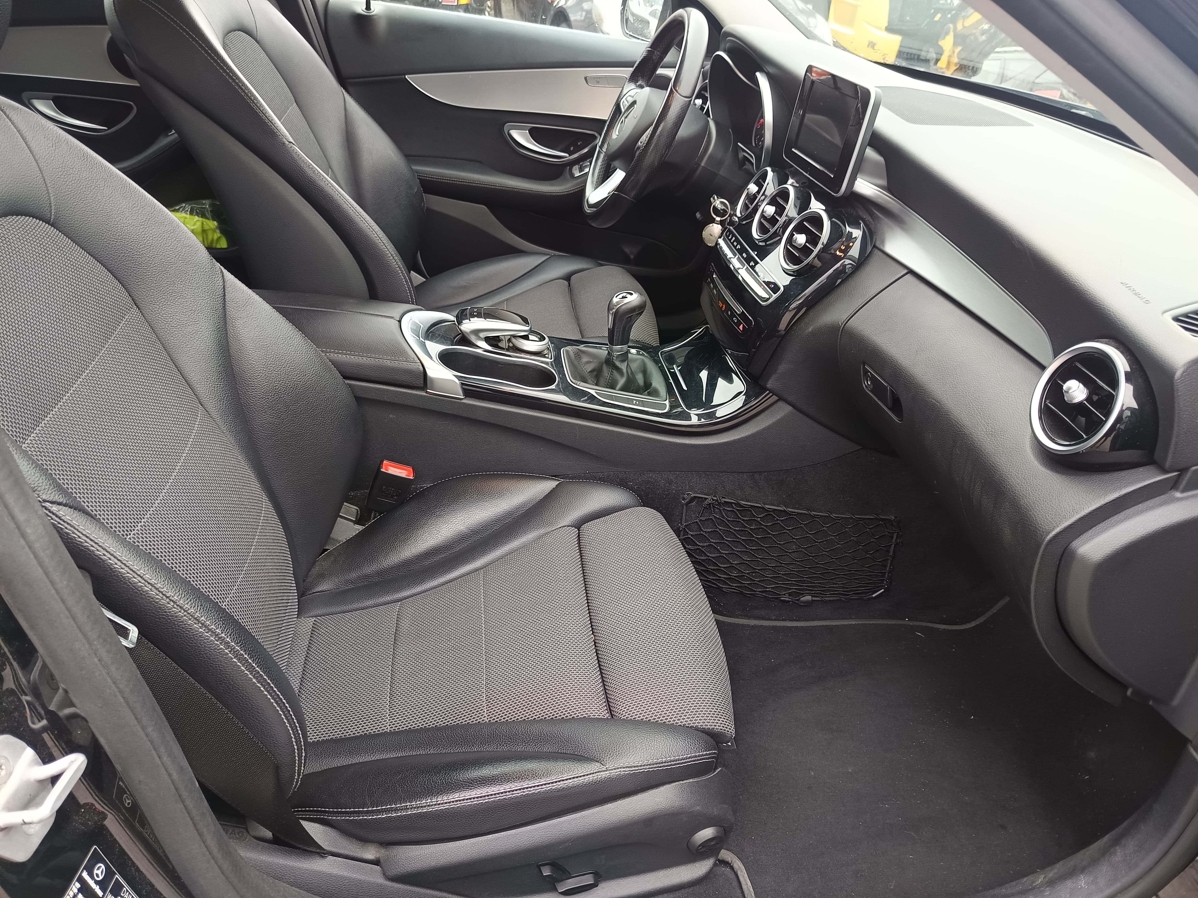 Mercedes-Benz C200 · Ano 2016 — image 25