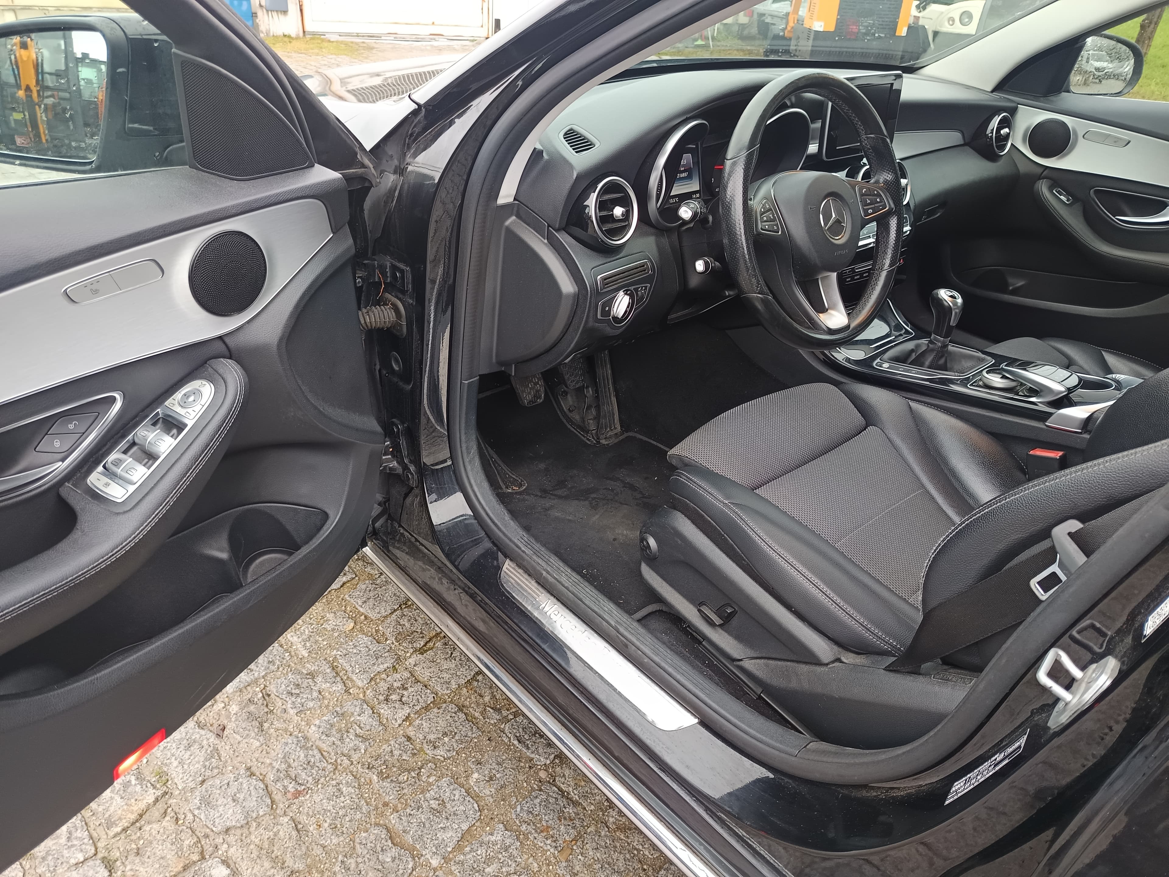 Mercedes-Benz C200 · Ano 2016 — image 31