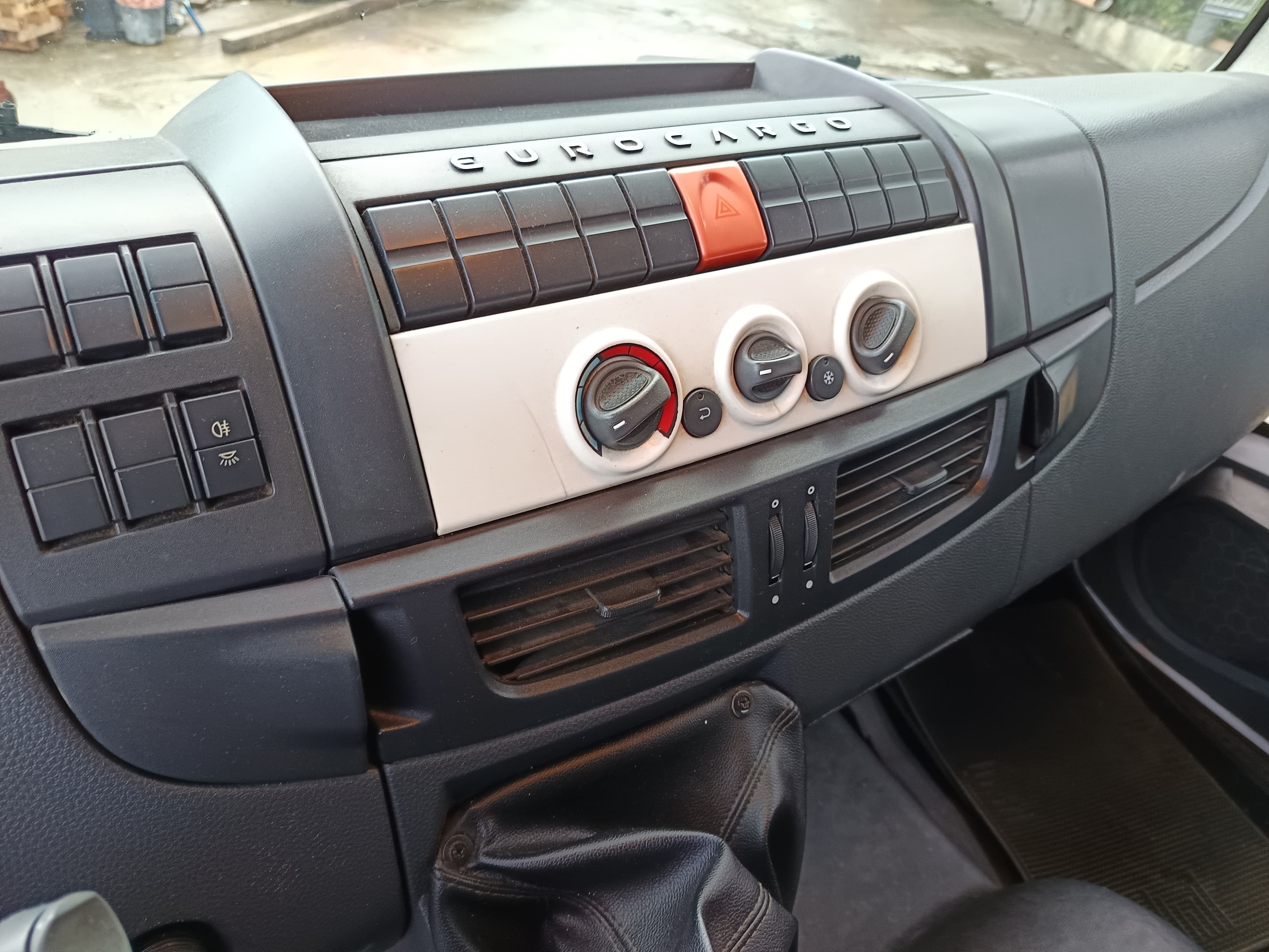 Iveco Eurocargo 80EL18 · Ano 2010 — image 24